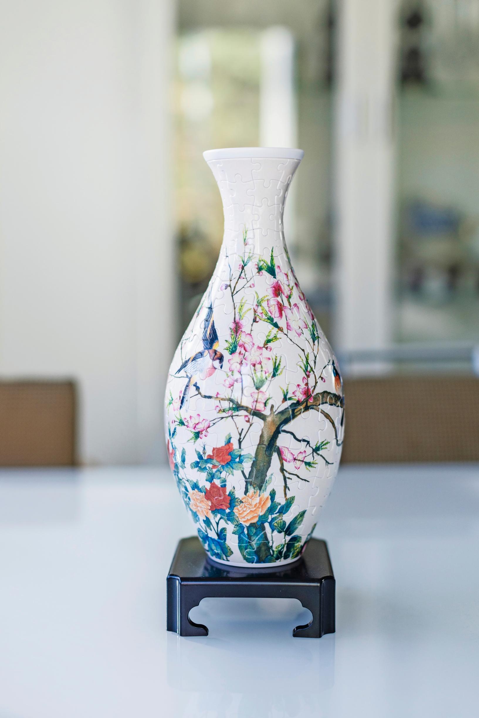 Kuva maljakonmuotoisesta 3D-palapelistä. 