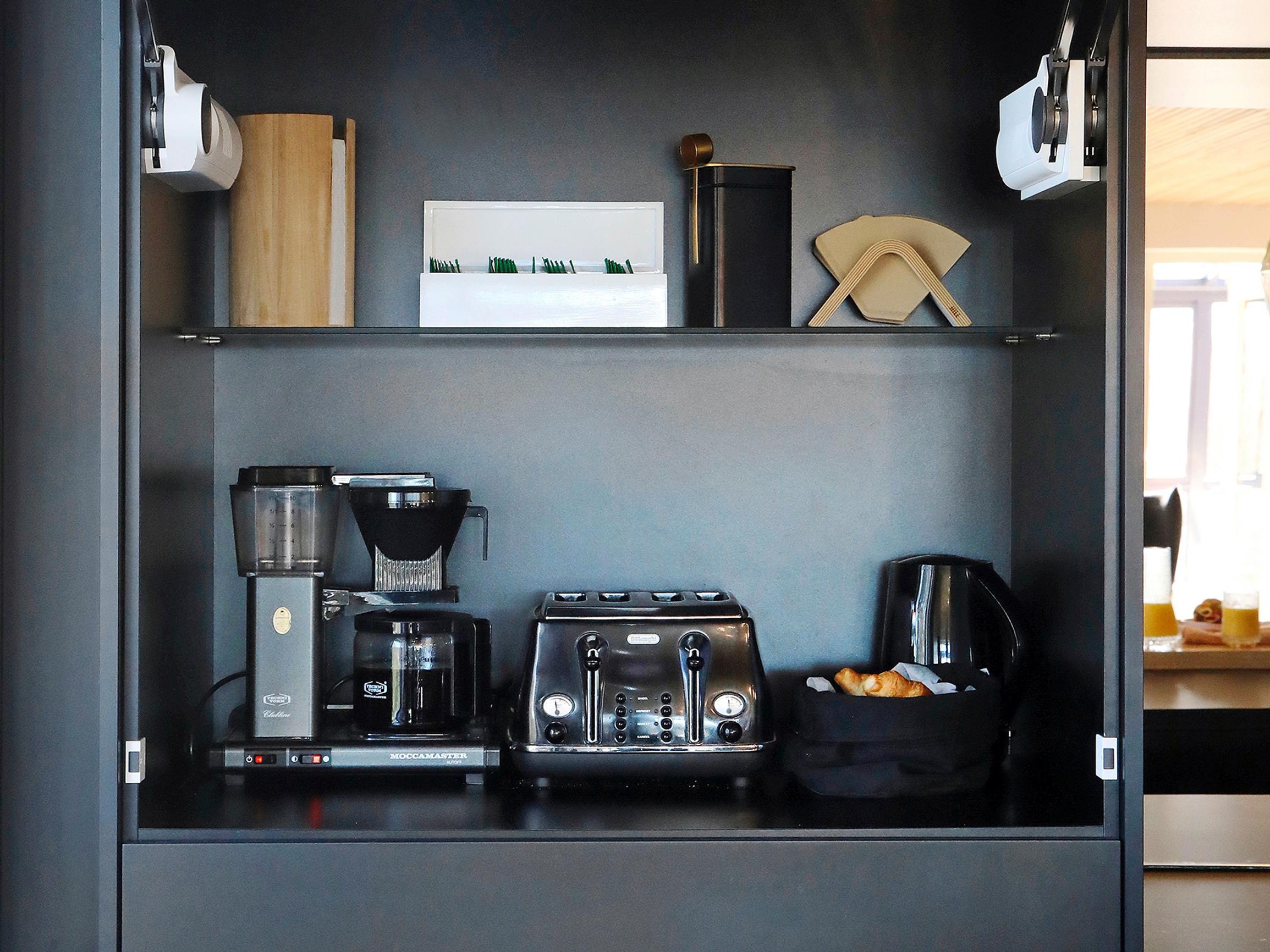 Ota käyttöön etikka ja ruokasooda – näin puhdistat kahvinkeittimen, uunin ja muut yleisimmät kodinkoneet ekologisesti