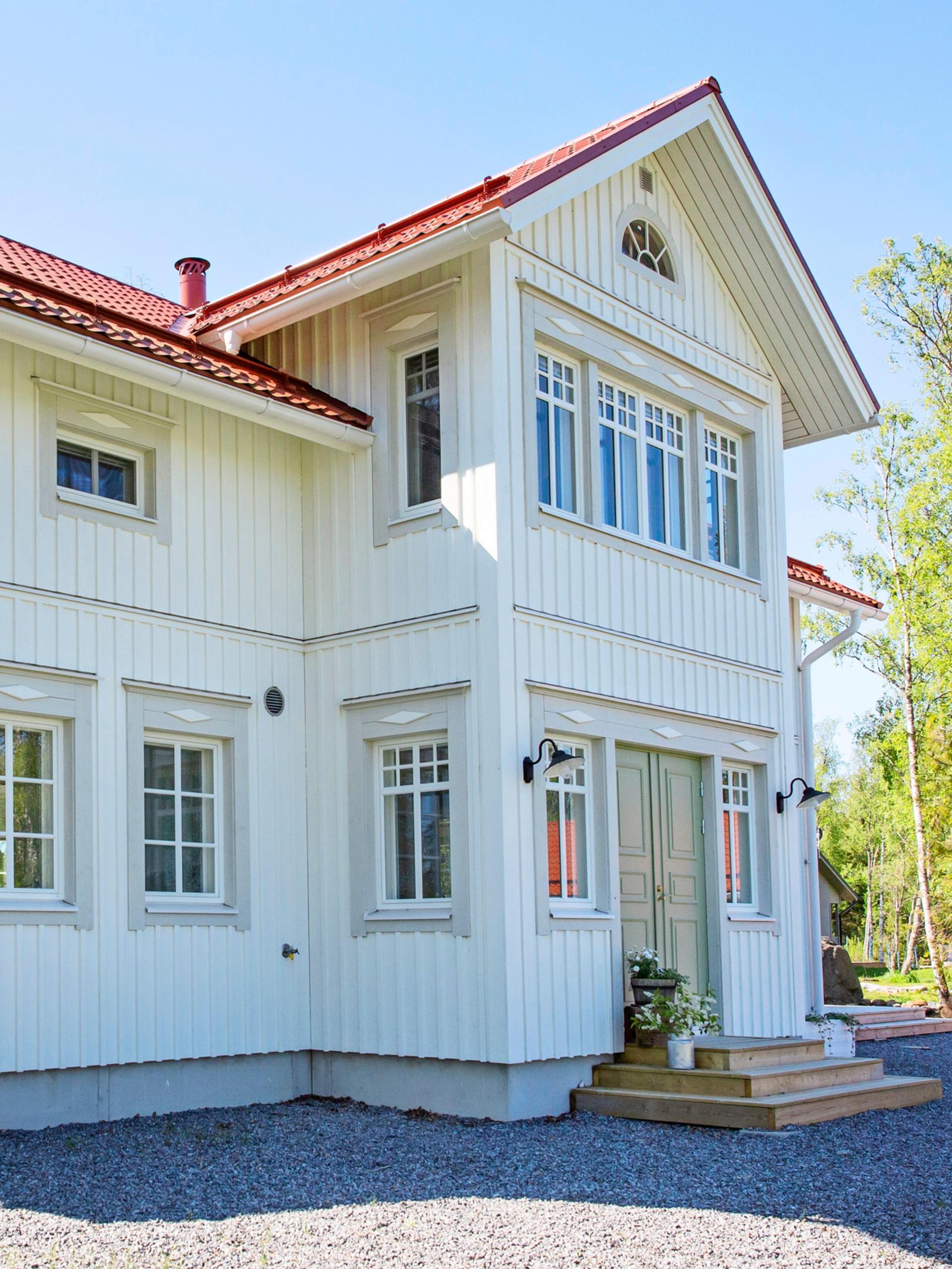 Uudesta vanhaa! Marien ja Andreaksen maalaistalokotia Raippaluodossa ei arvaisi vastikään rakennetuksi