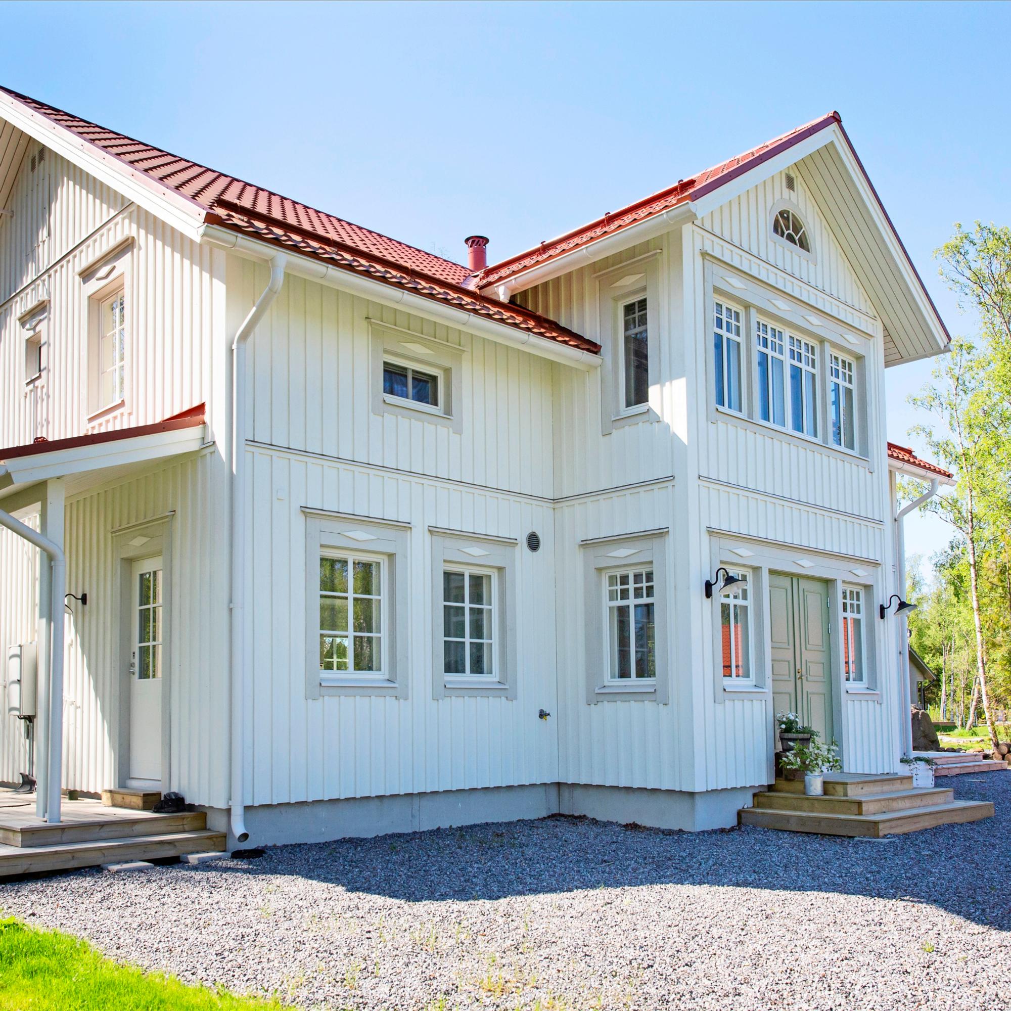 Uudesta vanhaa! Marien ja Andreaksen maalaistalokotia Raippaluodossa ei arvaisi vastikään rakennetuksi