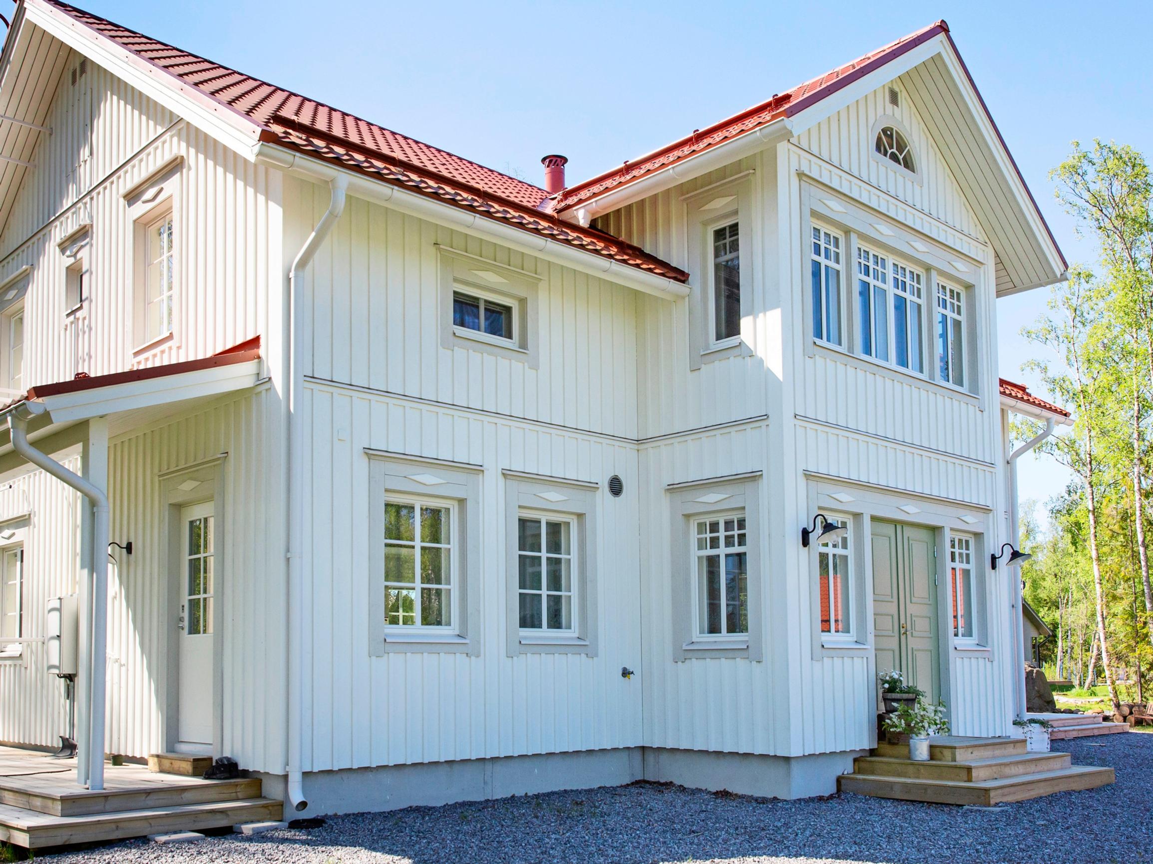 Uudesta vanhaa! Marien ja Andreaksen maalaistalokotia Raippaluodossa ei arvaisi vastikään rakennetuksi