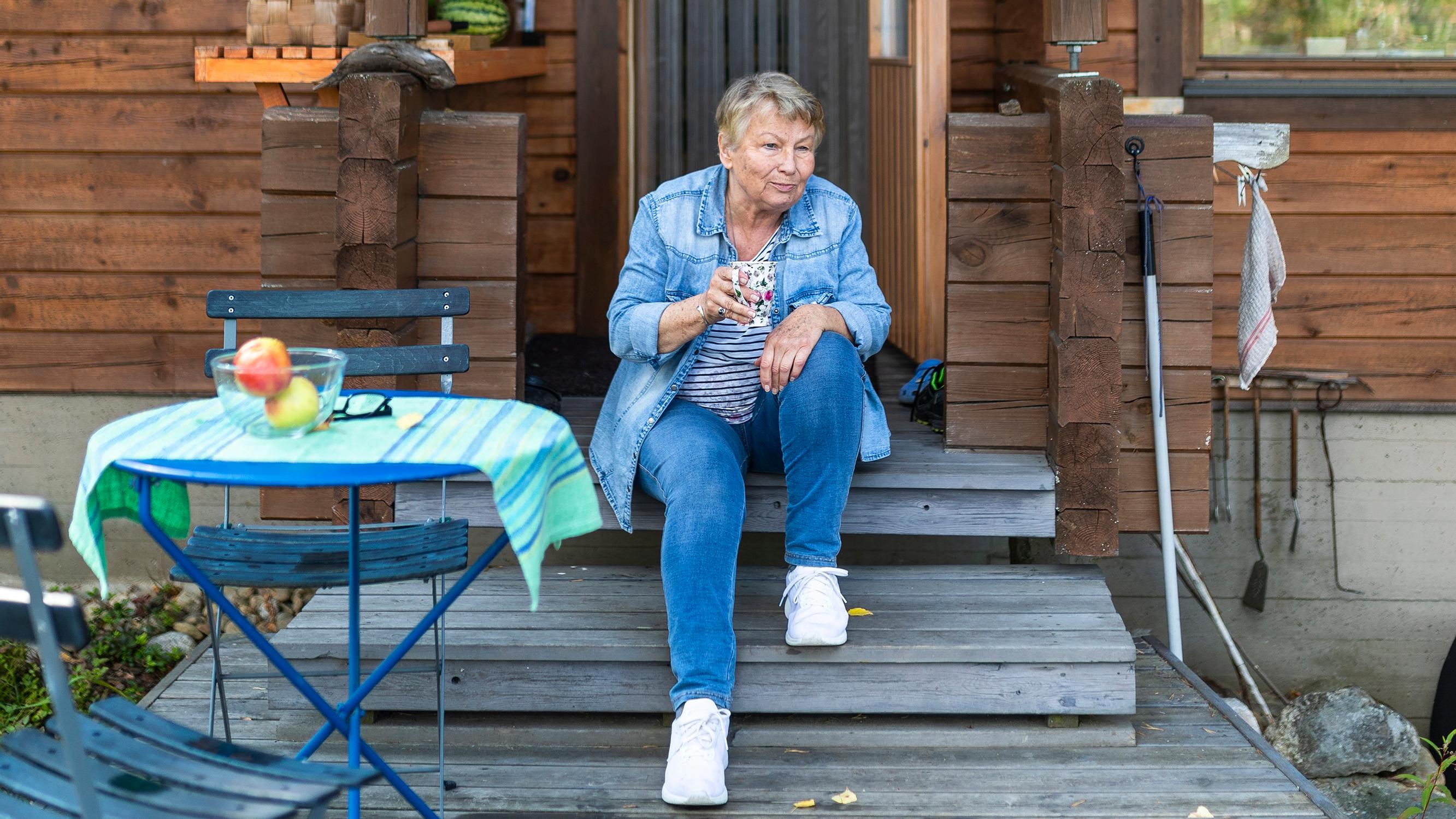Saksalaisen Monikan kesäparatiisi on ollut rantamökillä Savossa 30 vuoden ajan – ”Suomalaiset ovat opettaneet minulle kaiken, mitä mökillä tehdään”
