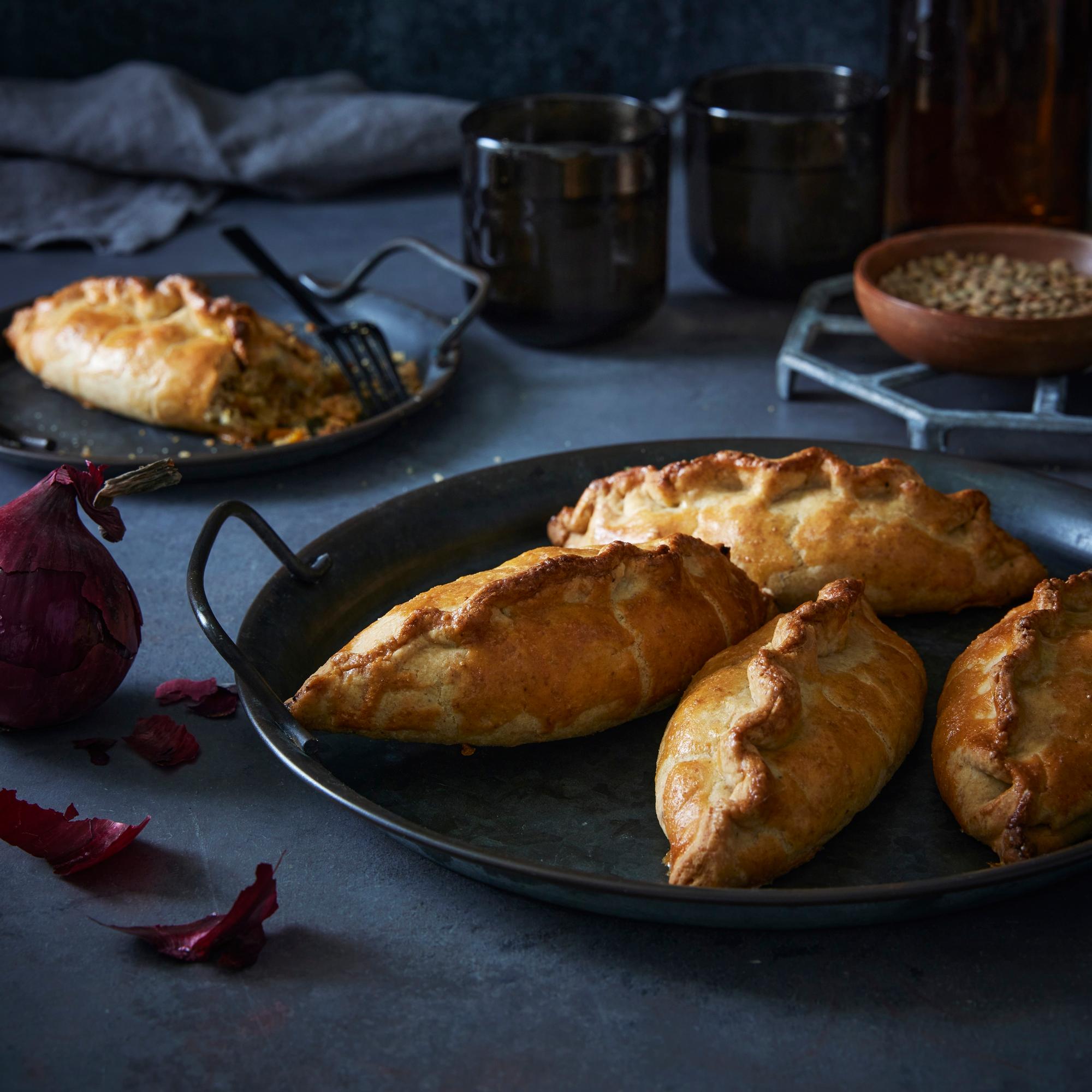 Pasteijapäivä! Leivo mehevät linssipasteijat englantilaisten Cornish pasty -leivonnaisten inspiroimana