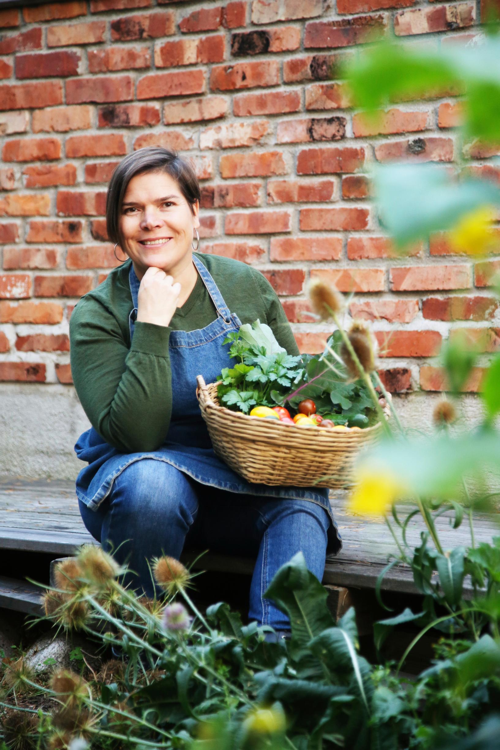 Puutarhatoimittaja Johanna Vireaho