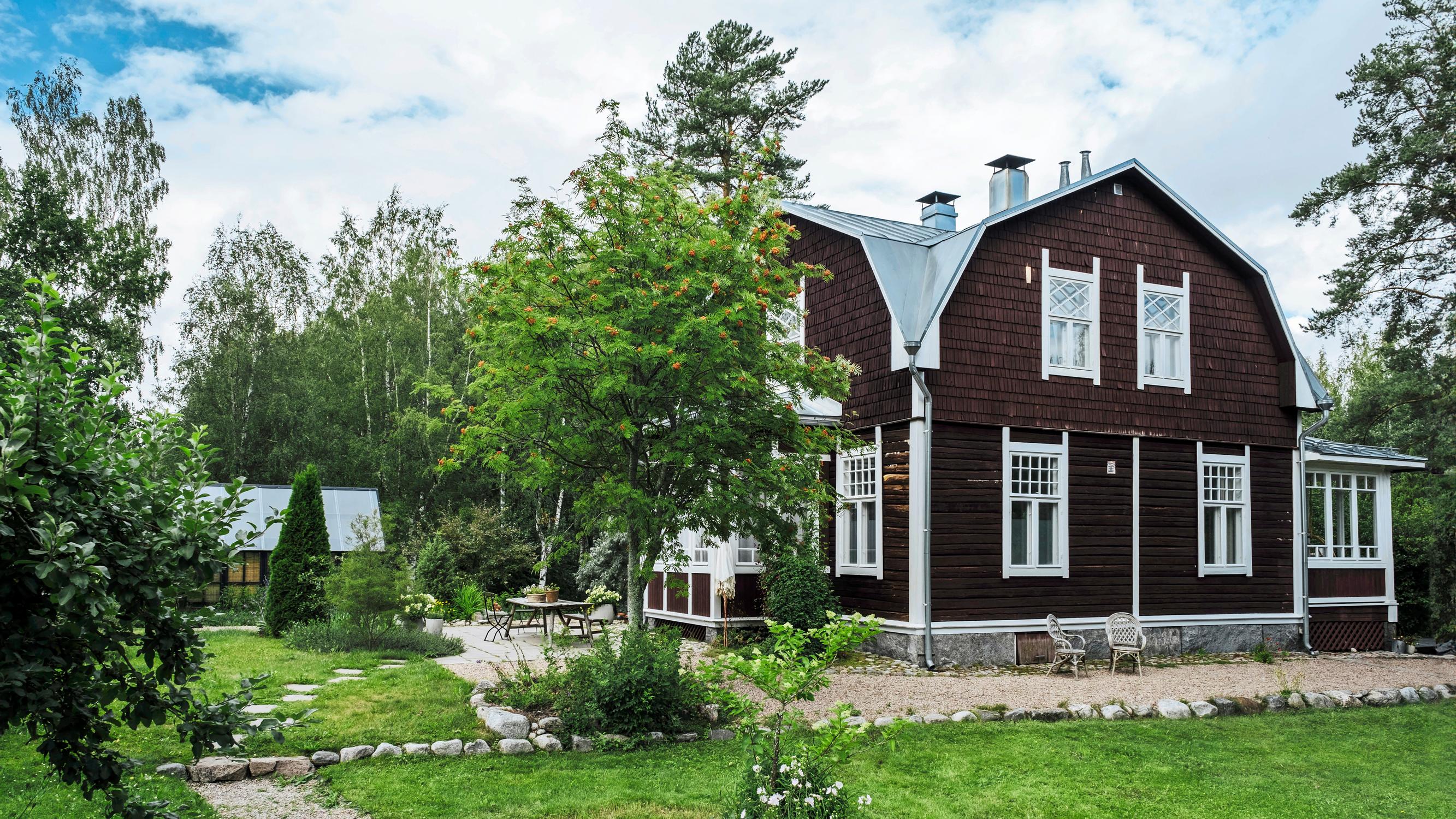 Purkukuntoinen talo, pieni budjetti ja taaperoikäiset lapset – Sohvi ja Teemu päättivät rohkeasti pelastaa Unholan