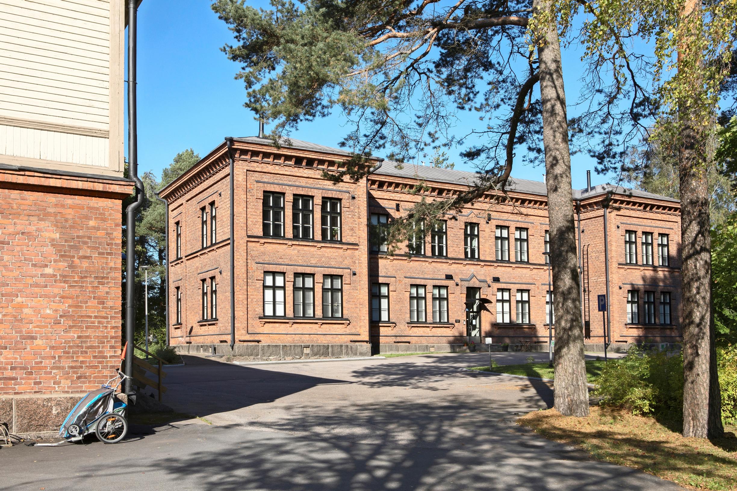 Vanha varuskuntasairaala ulkoa.
