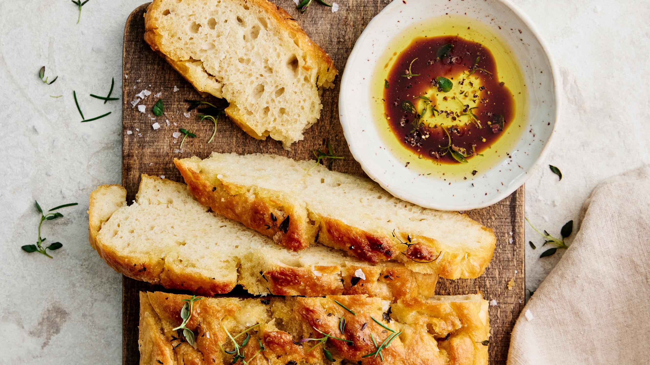 Focaccia – täydellinen italialainen leipä syntyy löysästä taikinasta ja hyvästä oliiviöljystä
