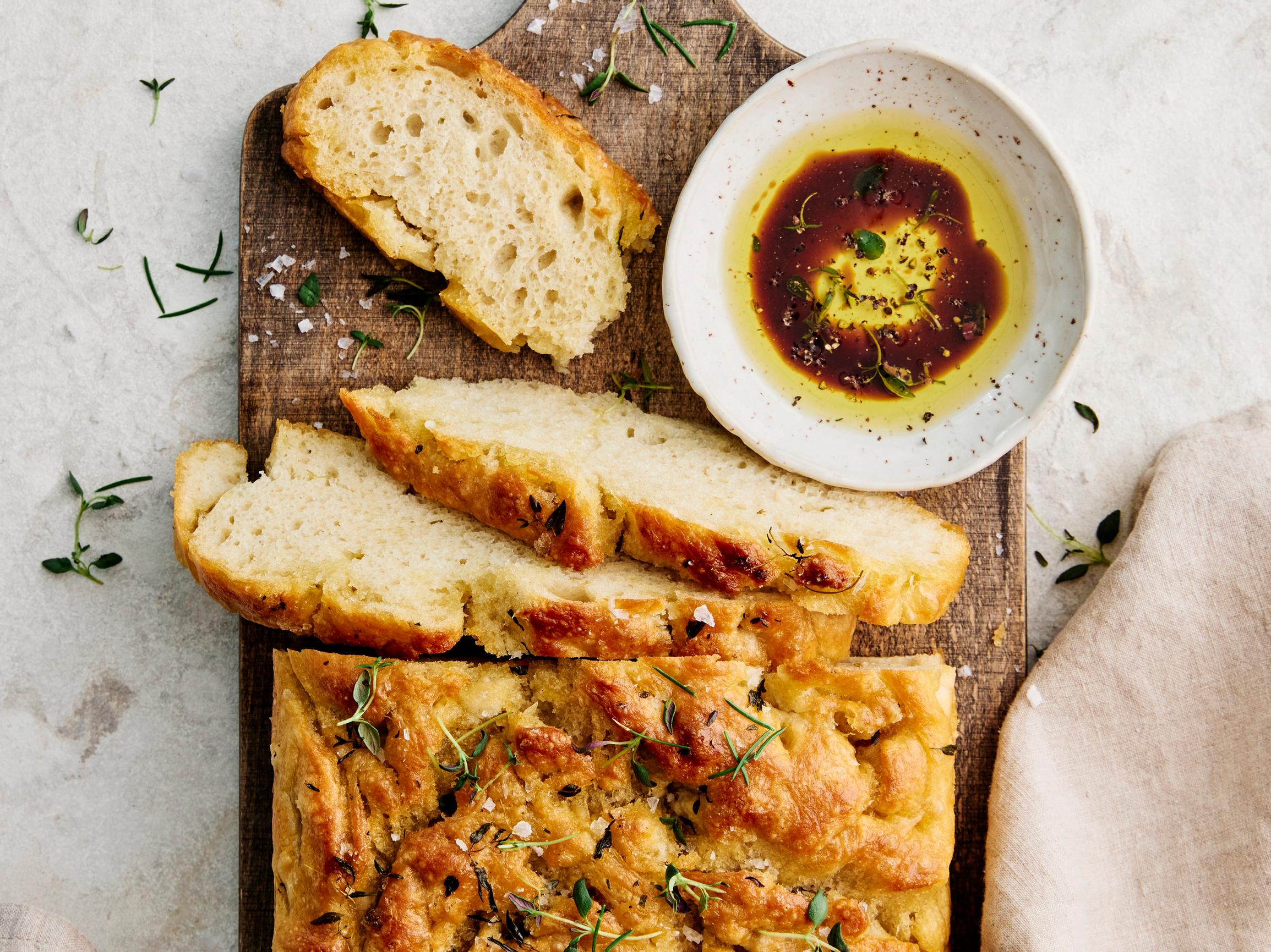 Focaccia – täydellinen italialainen leipä syntyy löysästä taikinasta ja hyvästä oliiviöljystä