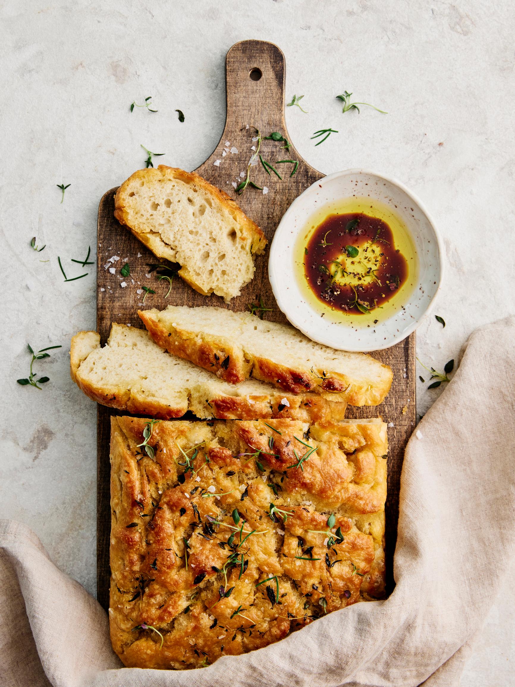 Focaccia – täydellinen italialainen leipä syntyy löysästä taikinasta ja hyvästä oliiviöljystä