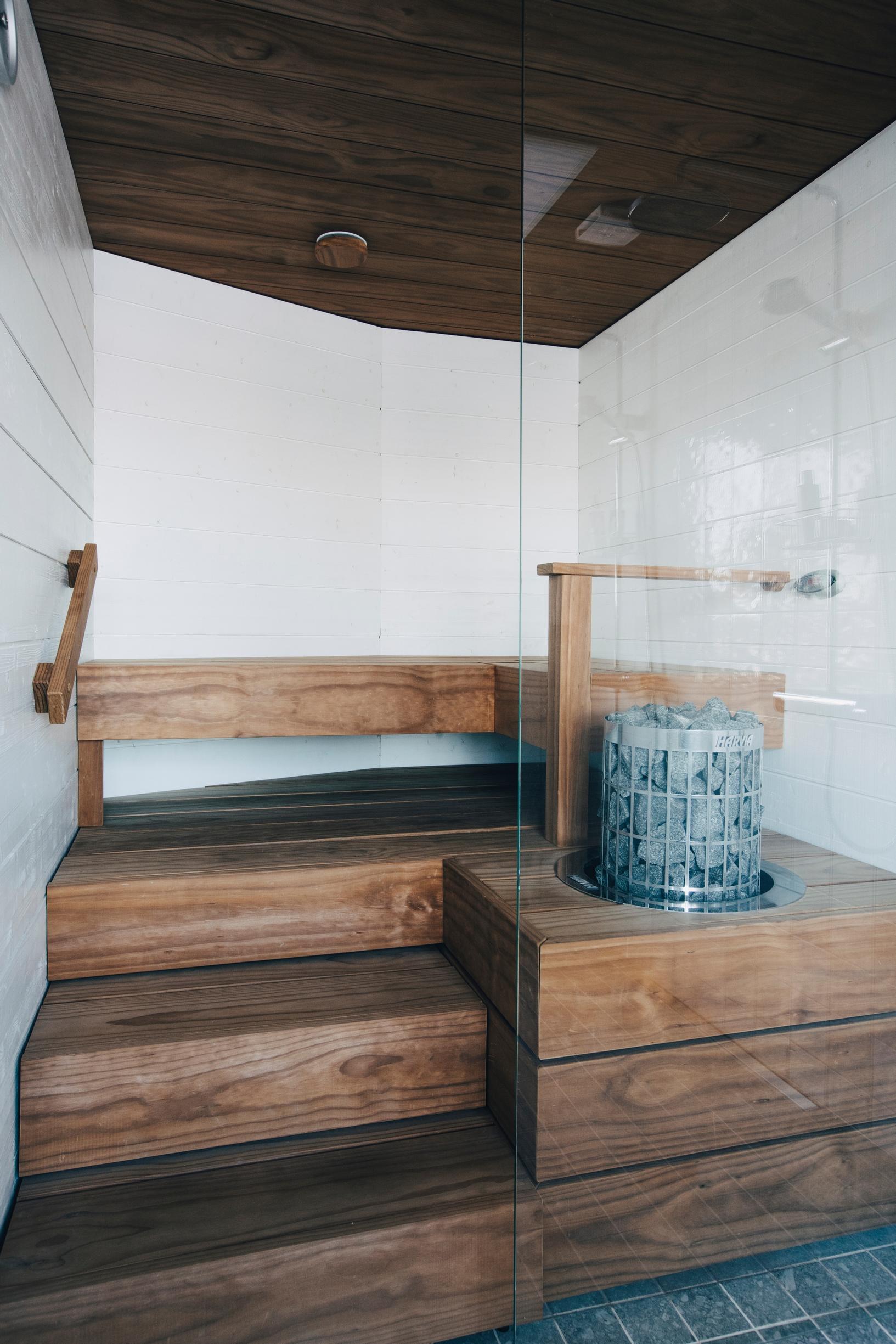 Valkoseinäinen sauna