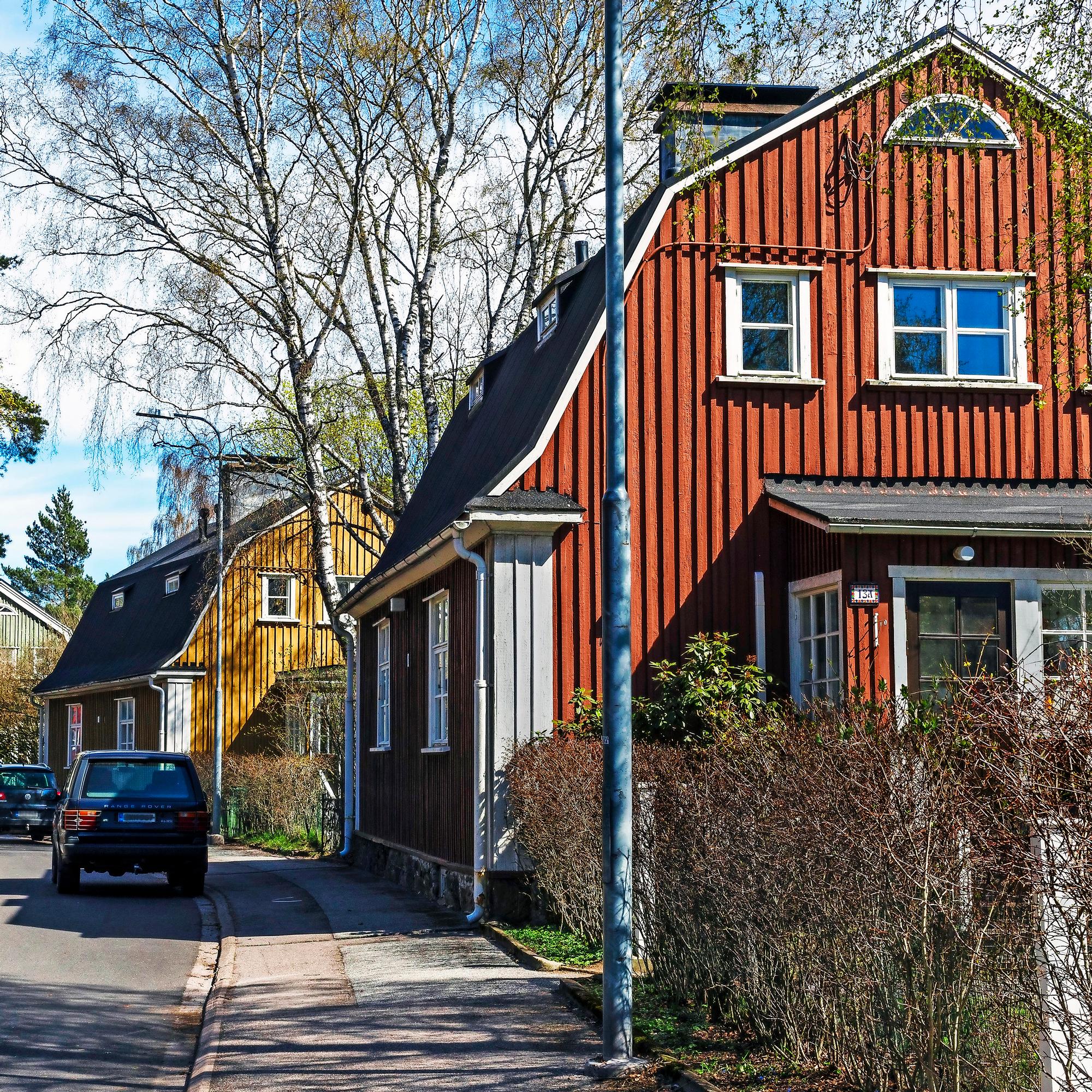 Parakkikylästä vehreäksi puutaloparatiisiksi – 60-luvulla purkutuomiolta säästynyt Puu-Käpylä on nykyisin suojeltu alue