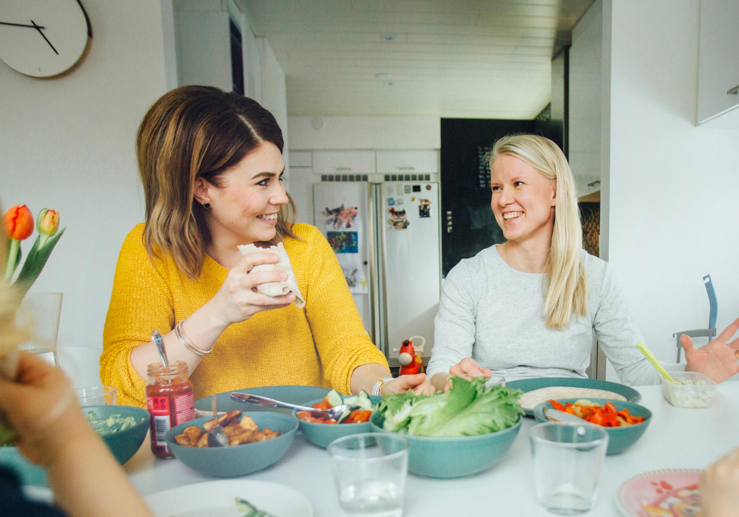 Kuvittelitko, että suomalainen kyläilykulttuuri on kadonnut? Ei pidä paikkansa! Vain kyläilemisen syyt ovat muuttuneet