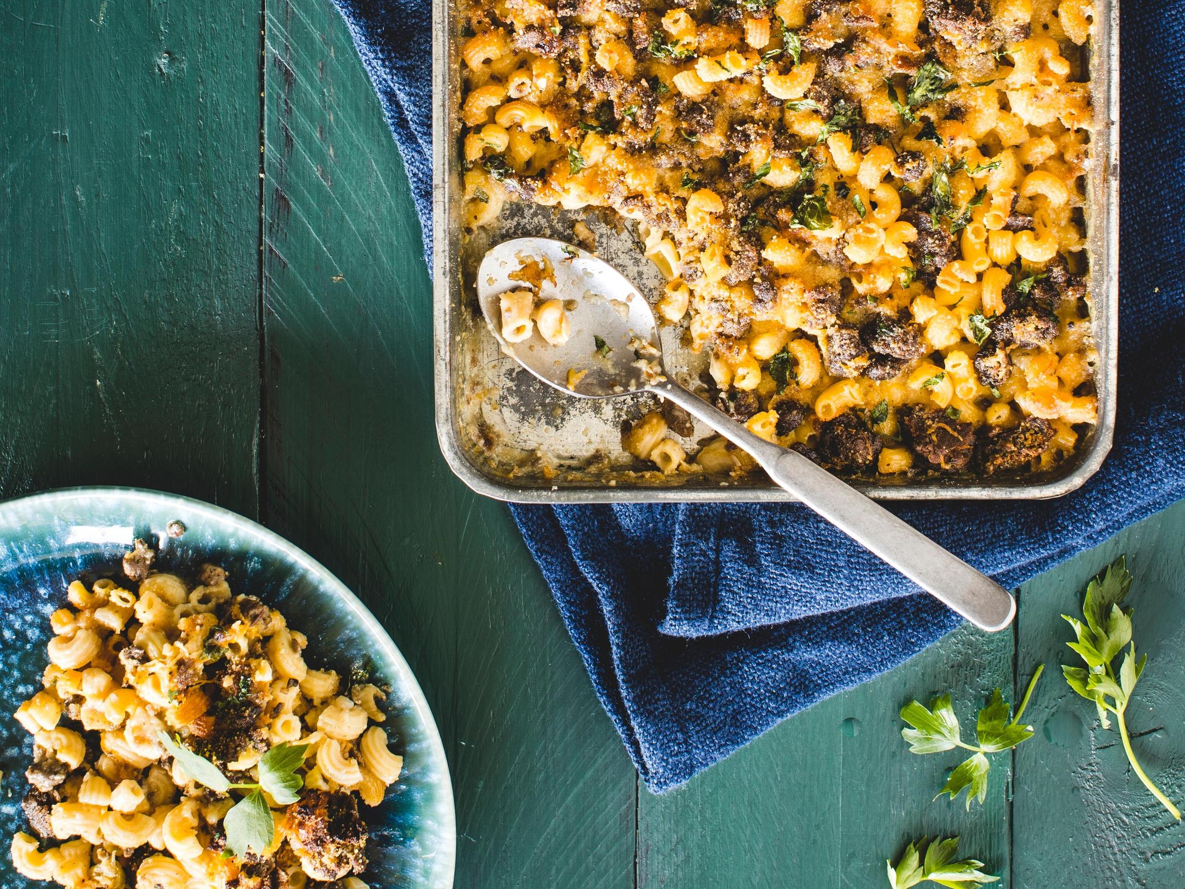 Härkis-makaronilaatikko – härkäpavulla terästetty suosikkiruoka antaa voimaa koko päiväksi