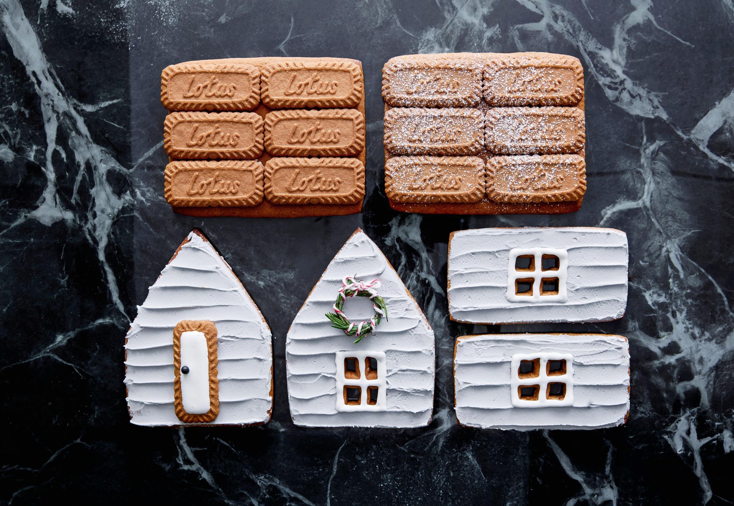 Piparkakkutalon kaavat: piparitalon osat ennen kokoamista