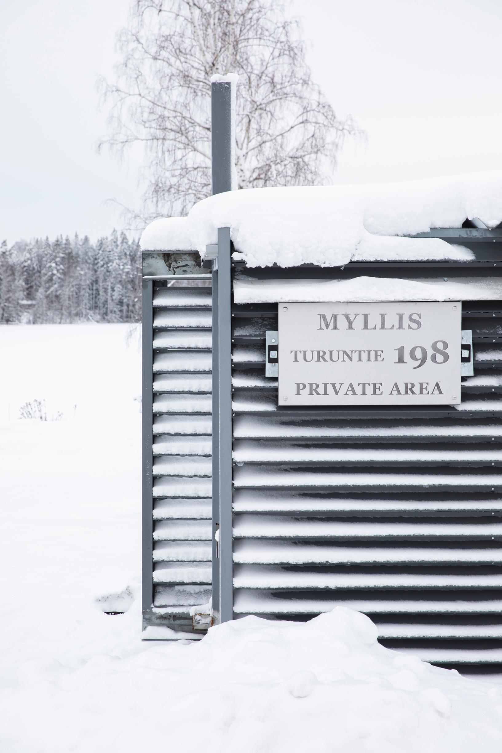 Myllylammen pihaportti.