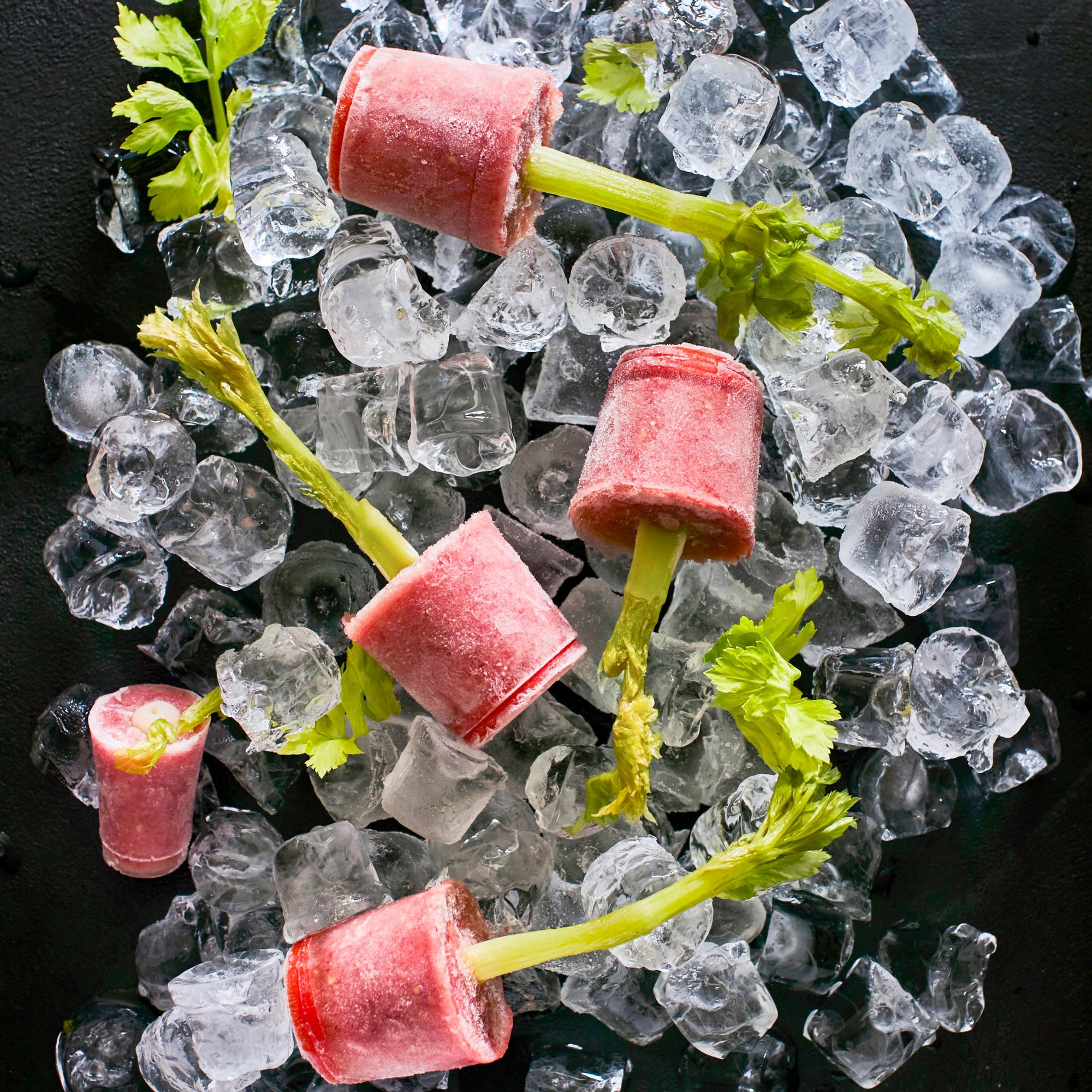 Bloody Mary -mehujäät – näin tarjoat klassikkodrinkin uudella, viileämmällä tavalla