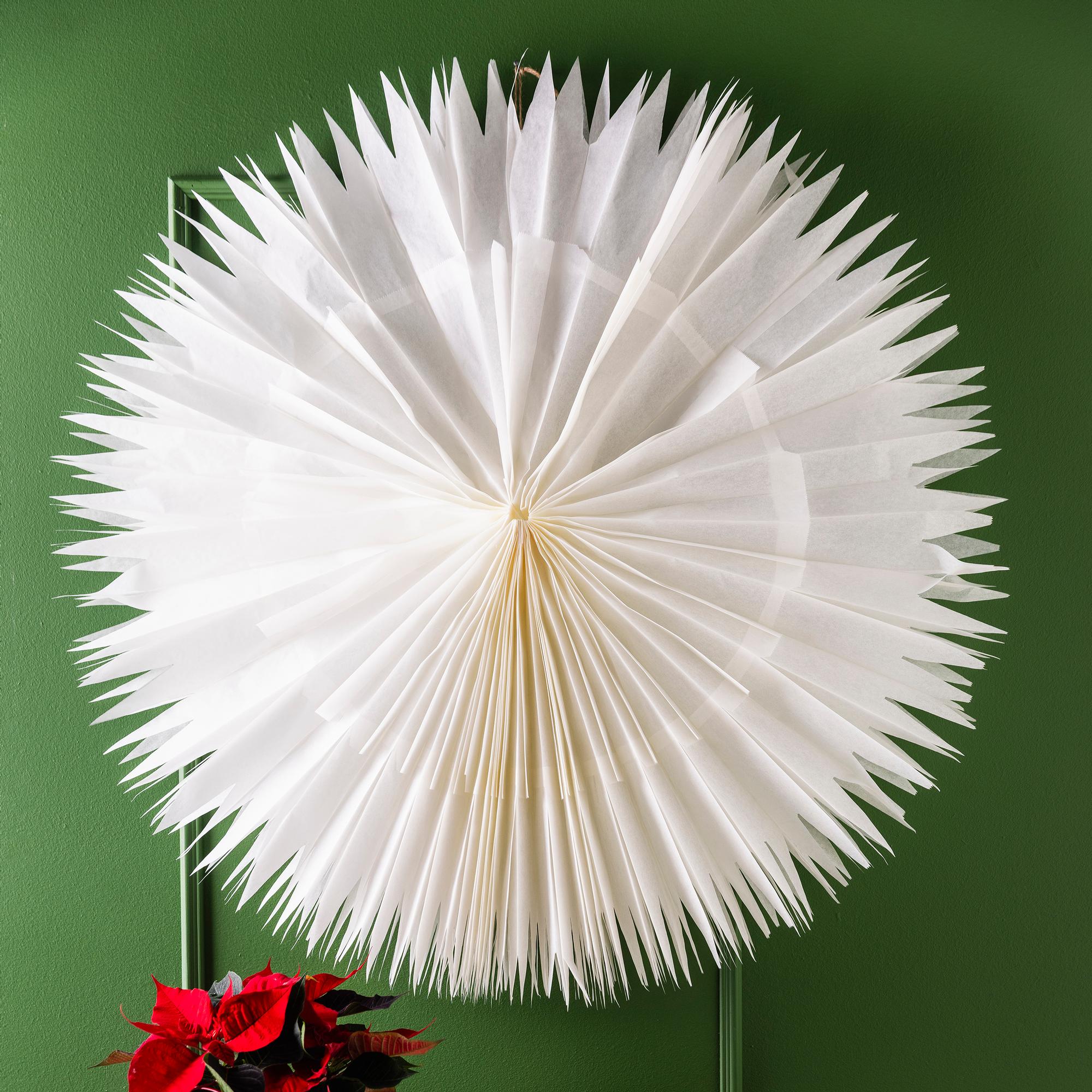 Jättitähti on tämän joulun hitti – näin askartelet tähden helposti paperipusseista