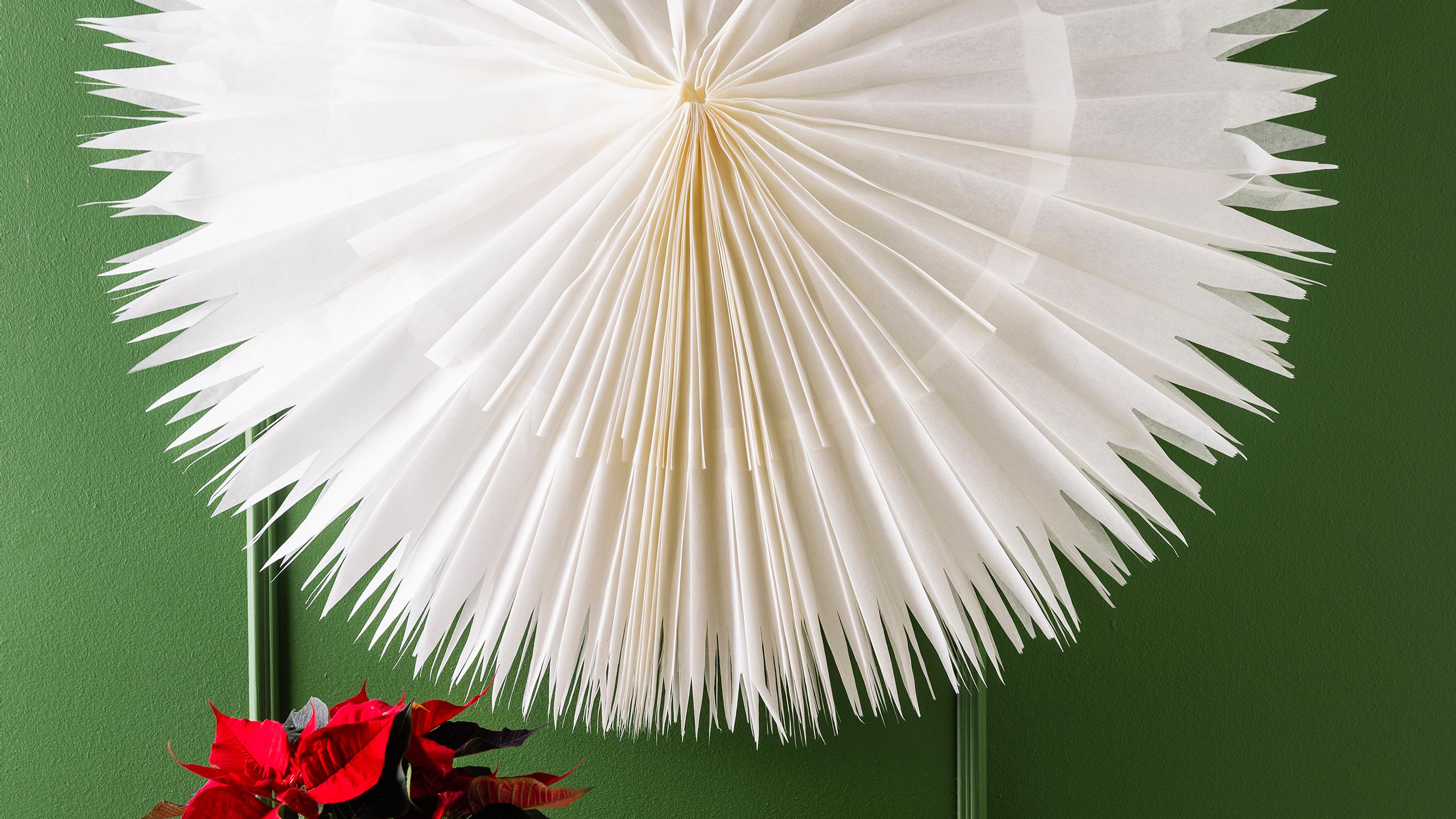 Jättitähti on tämän joulun hitti – näin askartelet tähden helposti paperipusseista