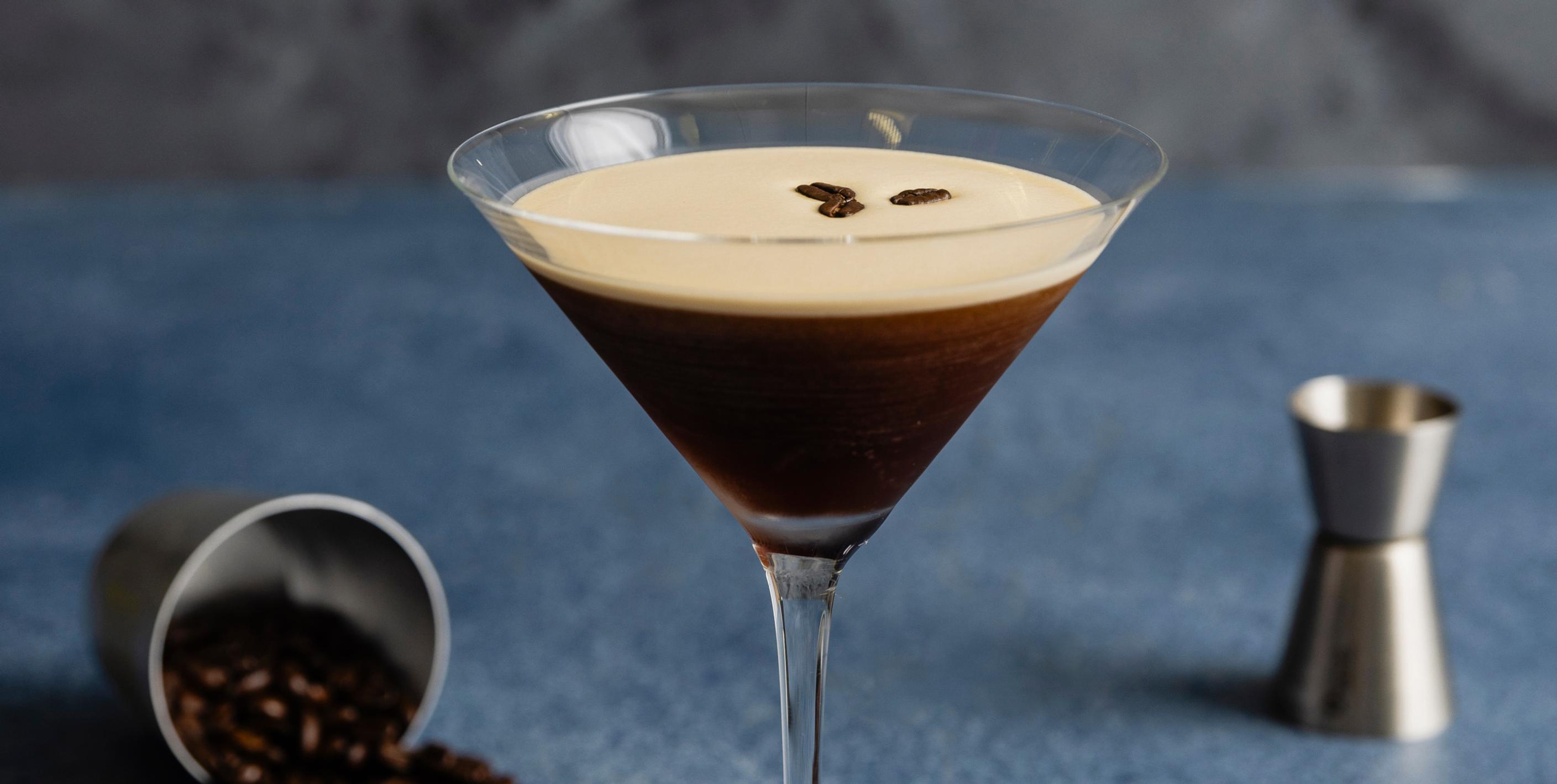 Espresso martini – kahvifanin klassikkodrinkissä yhdistyvät espresso, kahvilikööri ja vodka