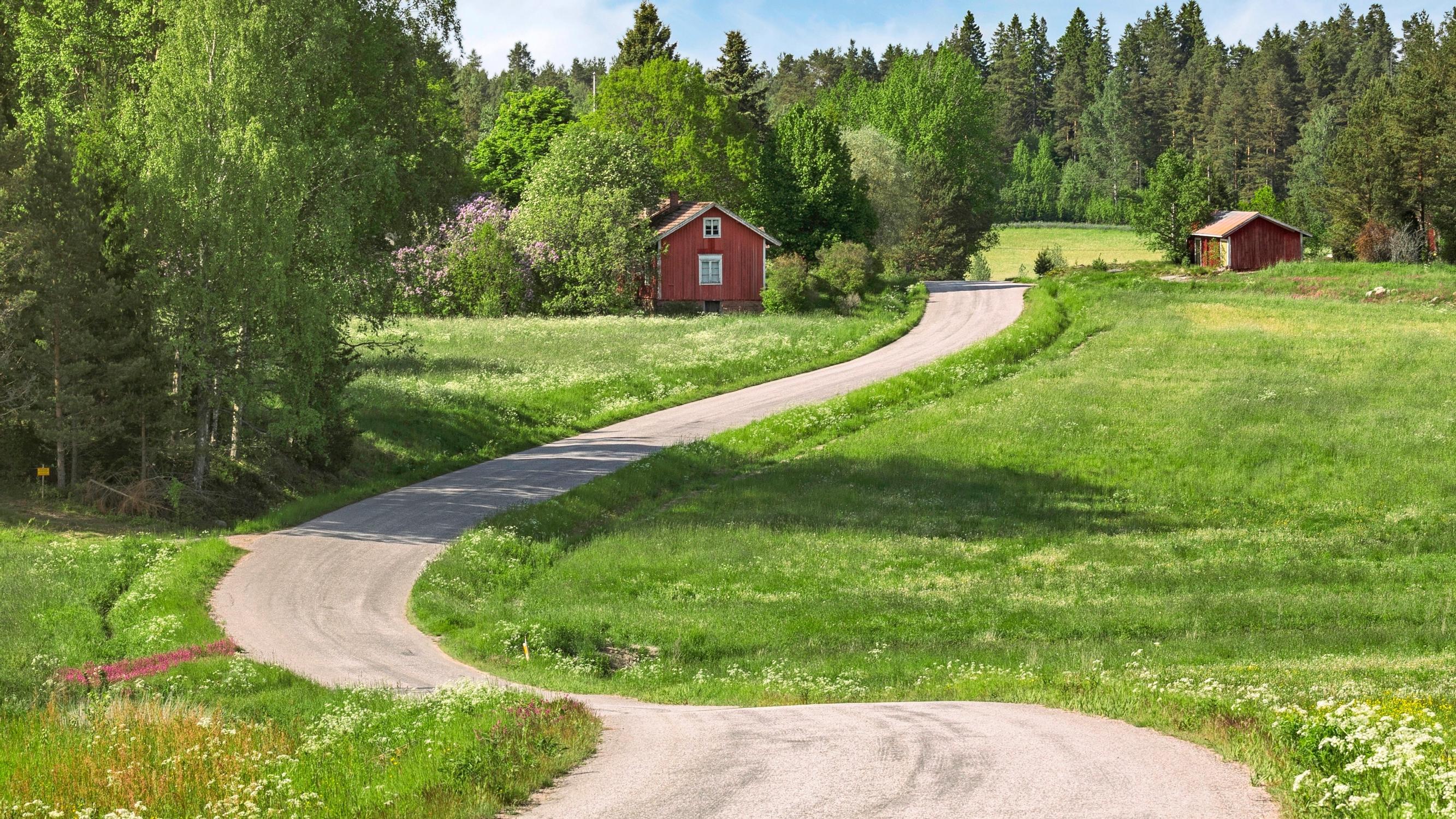 Kuka saa käyttää yksityistietä ja miten pulmat ratkaistaan? Tutustu mökkitietä koskeviin säädöksiin