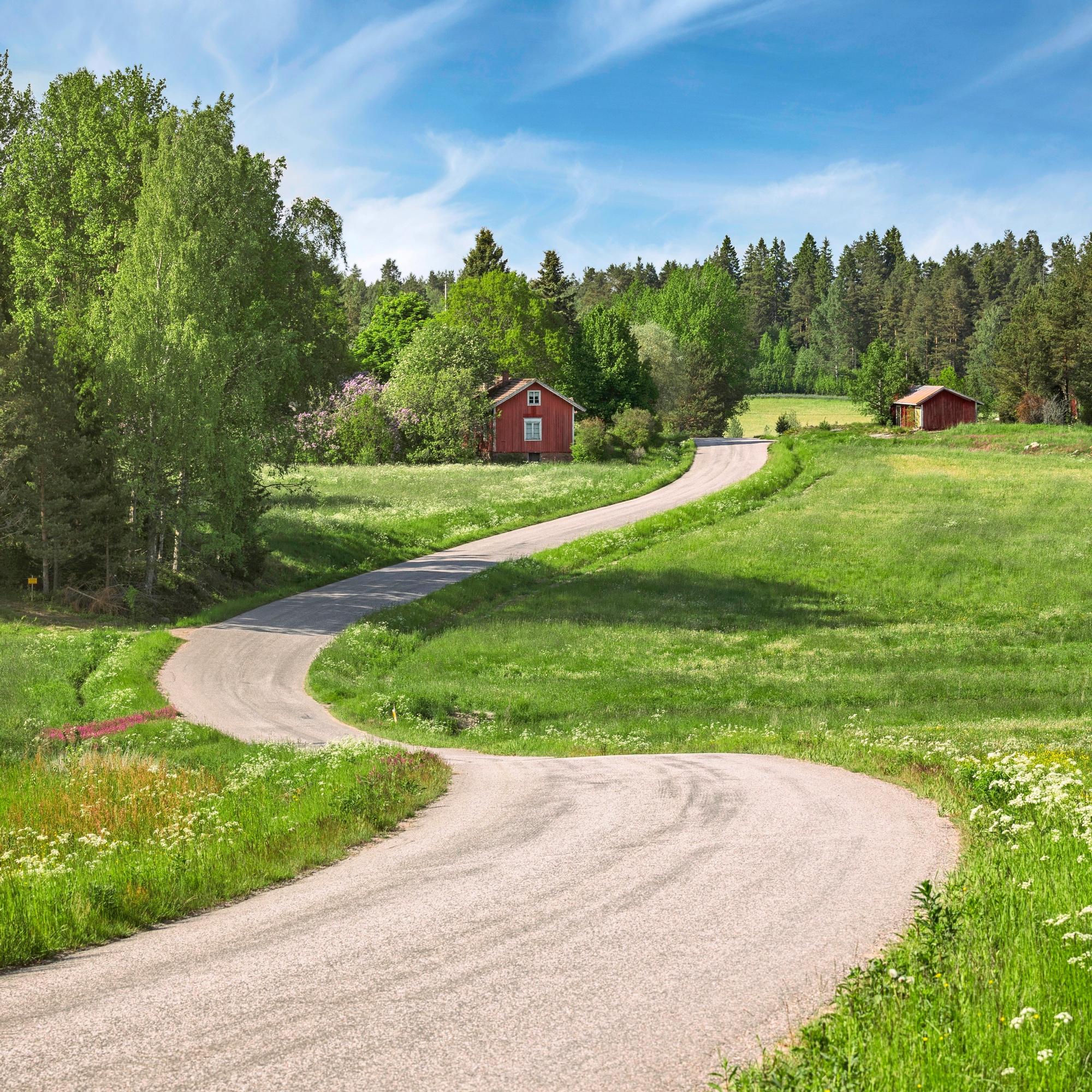 Kuka saa käyttää yksityistietä ja miten pulmat ratkaistaan? Tutustu mökkitietä koskeviin säädöksiin