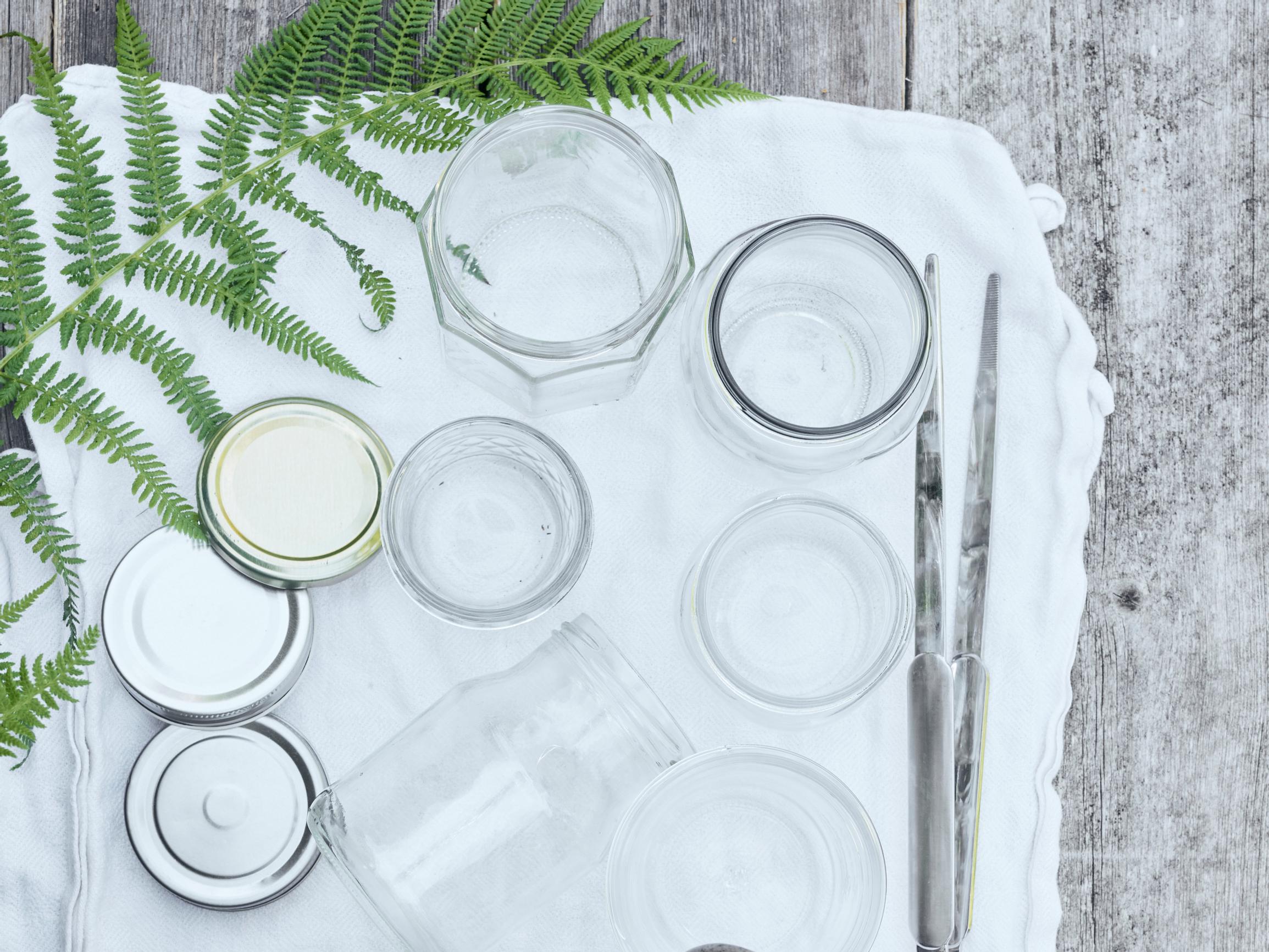 Lasipurkkien desinfiointi – 4 tapaa puhdistaa purkit ja pullot niin, että säilykkeet säilyvät pitkään