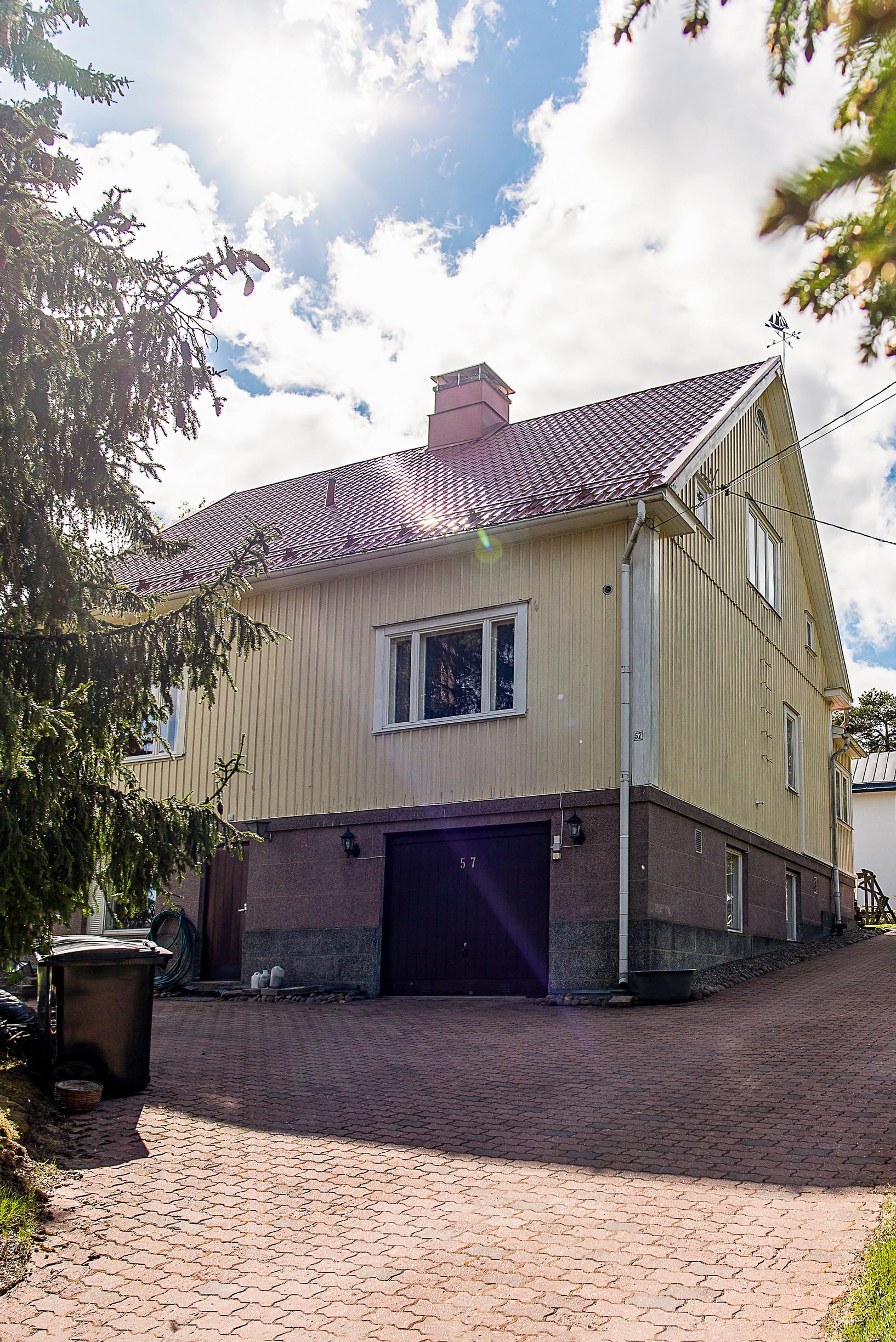 Mirvan perheen kotitalo ulkoa