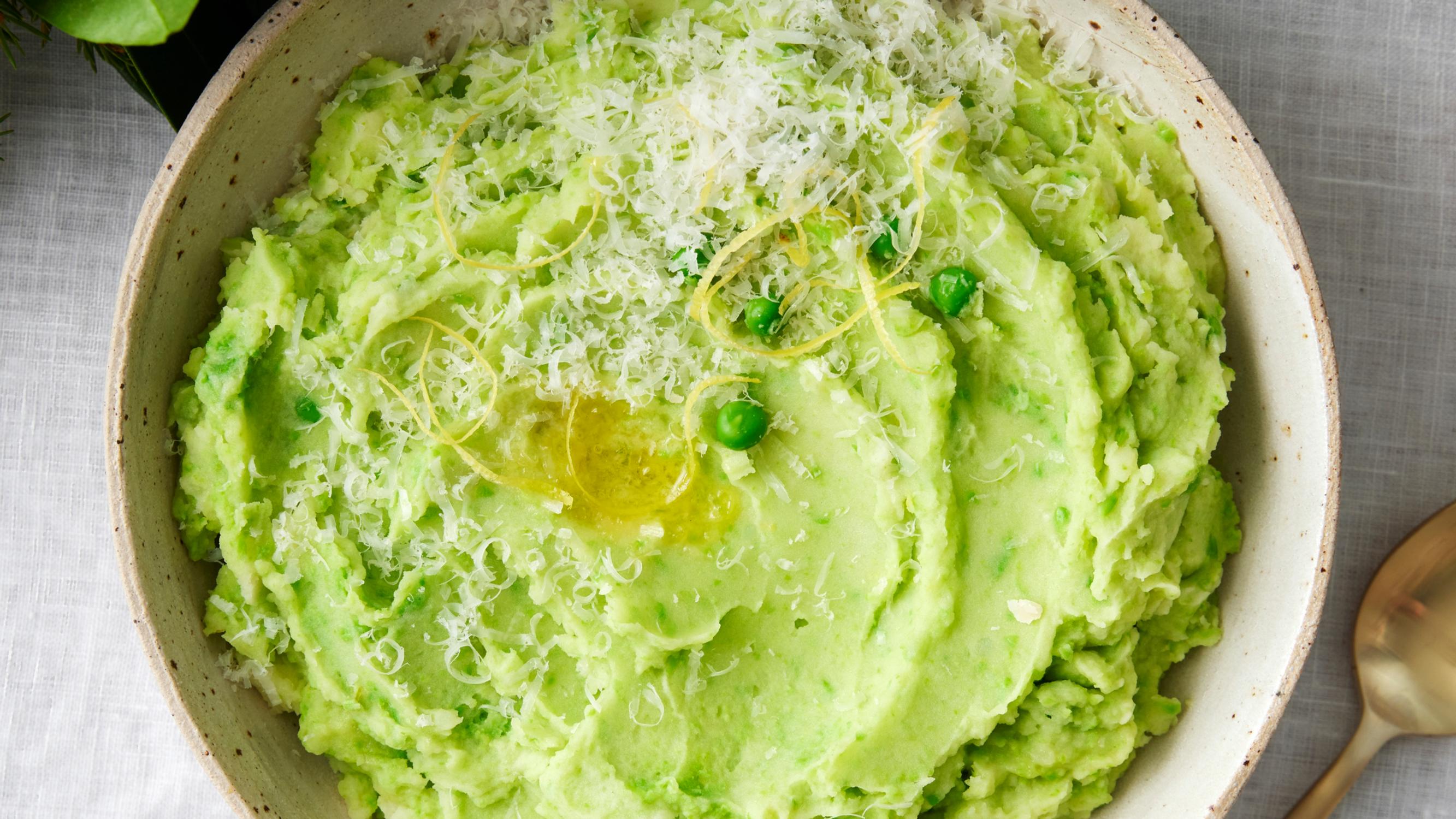 Herne-perunamuusi – herneillä, parmesaanilla ja sitruunalla maustettu muusi on täydellinen lisuke kalalle