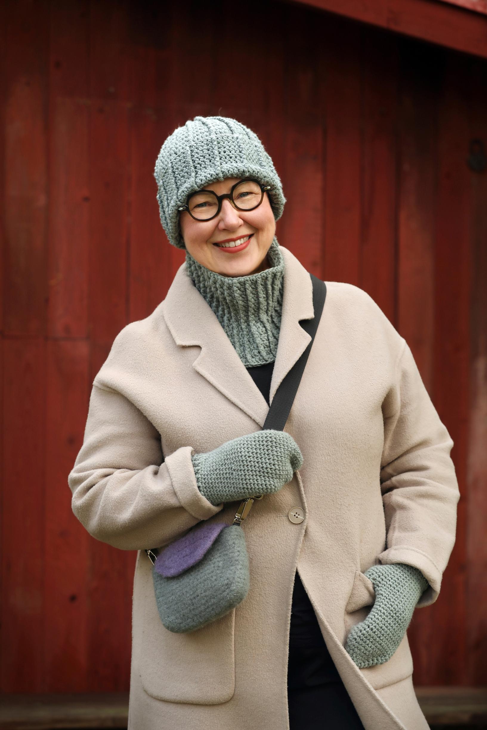 Marjukka ulkona.