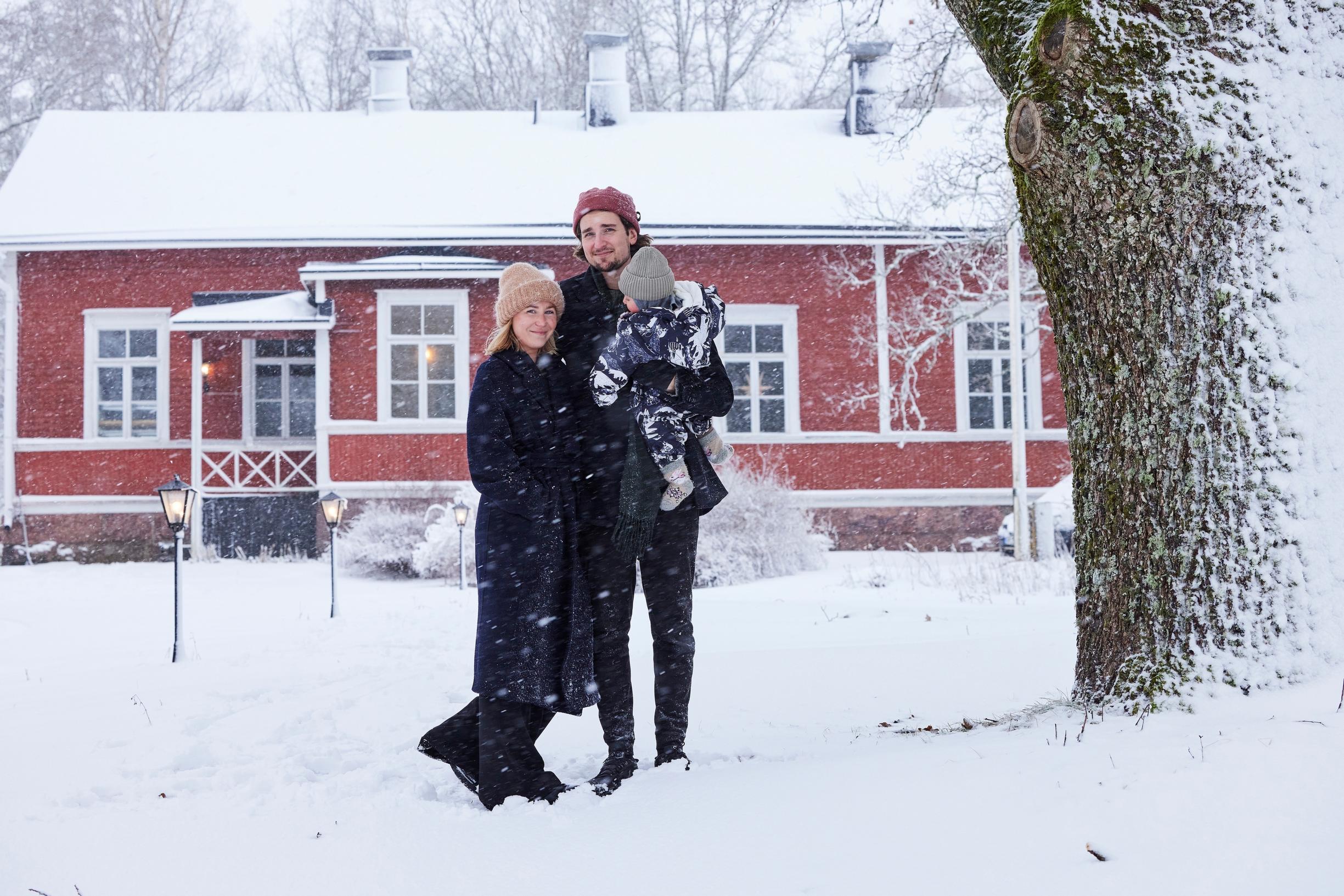 Ensimmäinen  joulu Ekkullassa! Ninni ja Rafael Donner remontoivat huonokuntoisesta kansakoulusta kodin – ”Omannäköinen elämä maistuu juuri tältä”
