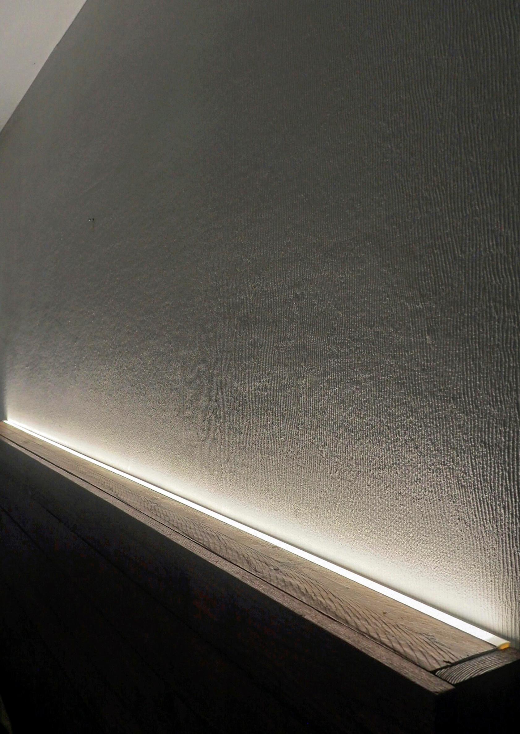 Sängynpäädyn valaistus led-valoilla
