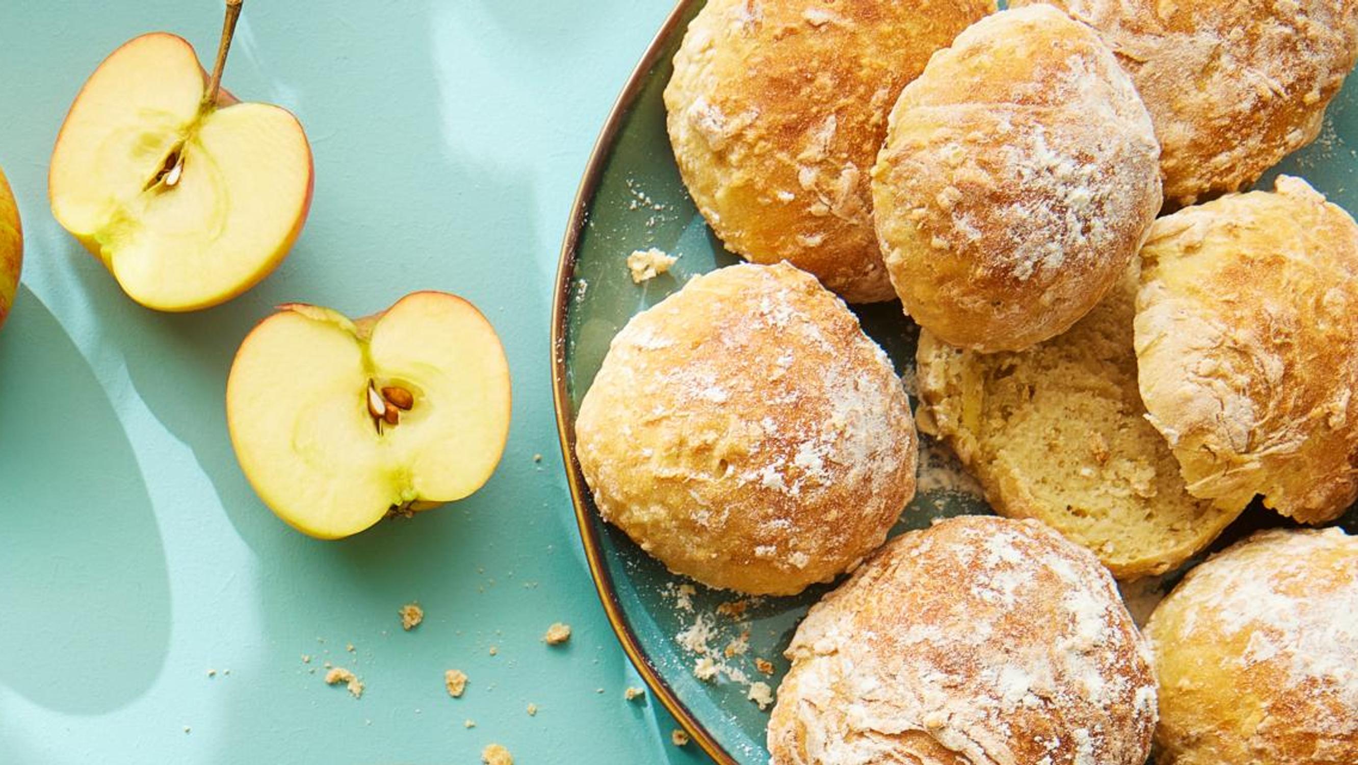 Omenasämpylät – hyödynnä hieman raa'at pudokasomenat pehmeissä leipäsissä