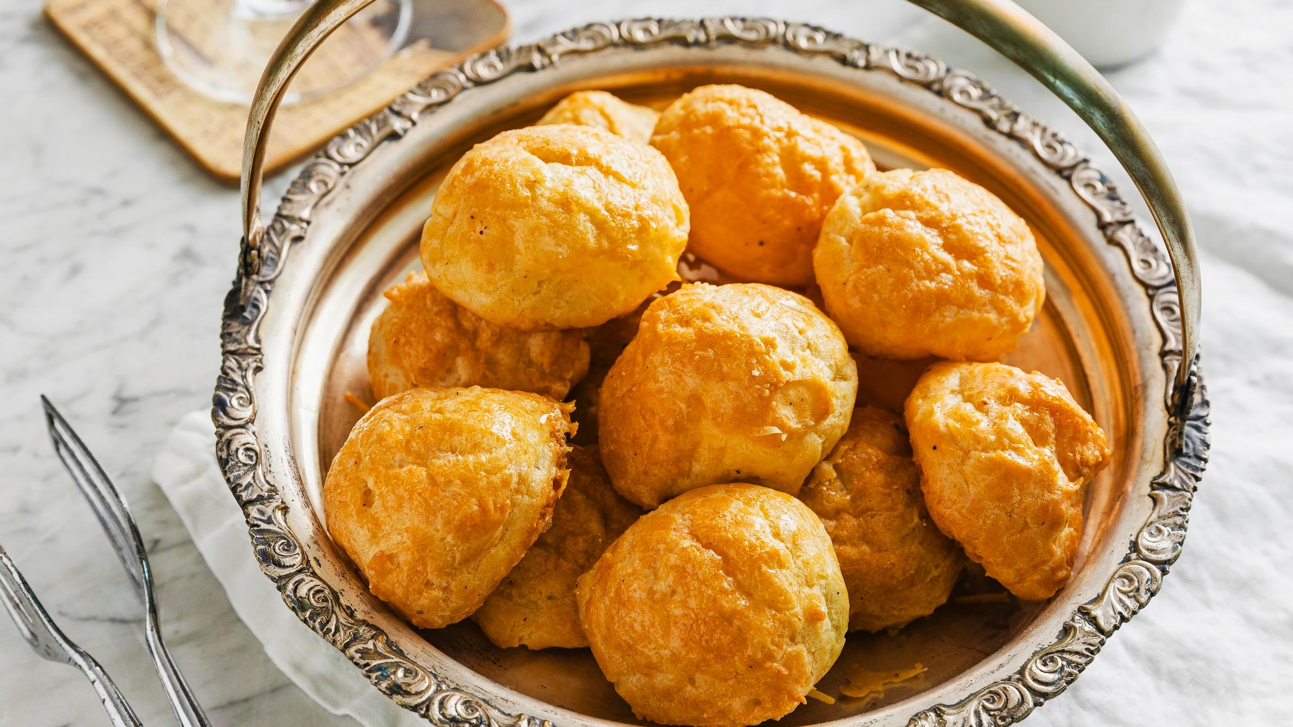 Gougères eli juustotuulihatut – pehmeä pikkusuolainen vaikka samppanjan seuraksi