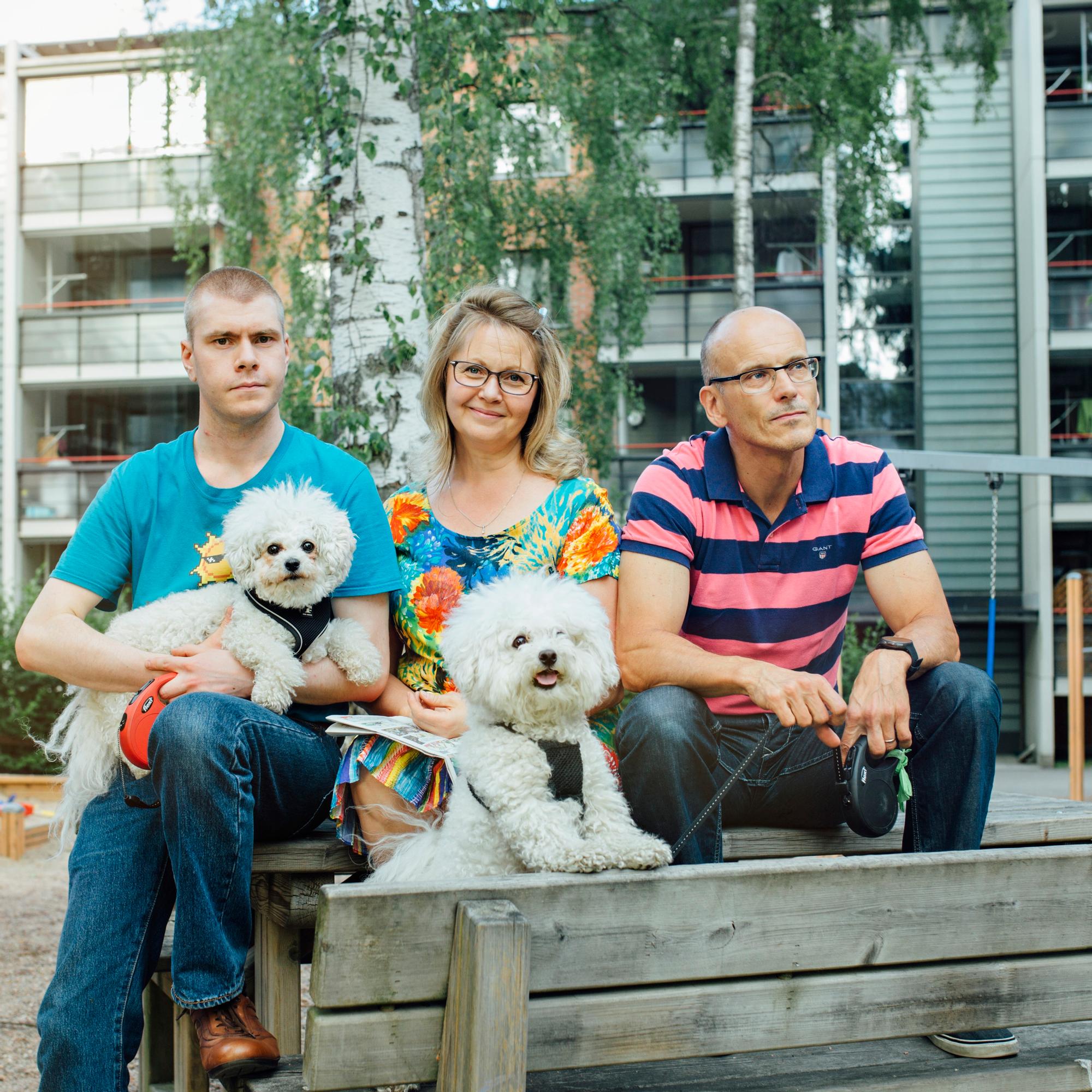 Samuelilla on kaksi kämppistä: oma äiti ja äidin puoliso – näin arki sujuu kahden sukupolven kimppakämpässä