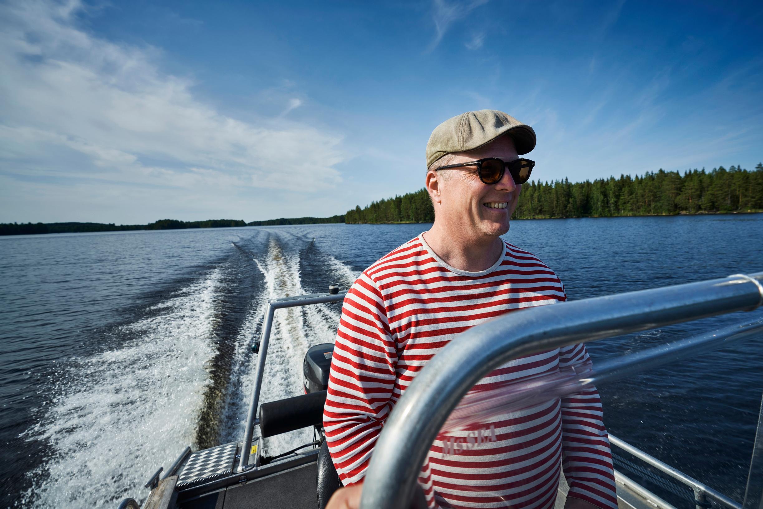 Veneen kyydissä