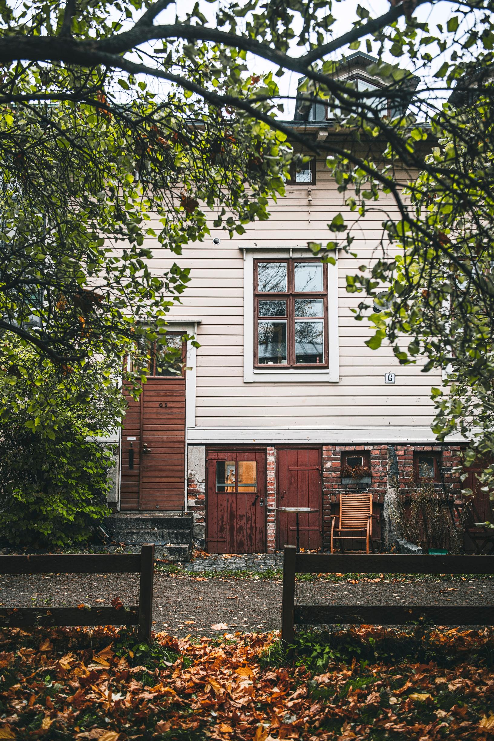 Puutalo Ruoholahden villoilla Helsingissä