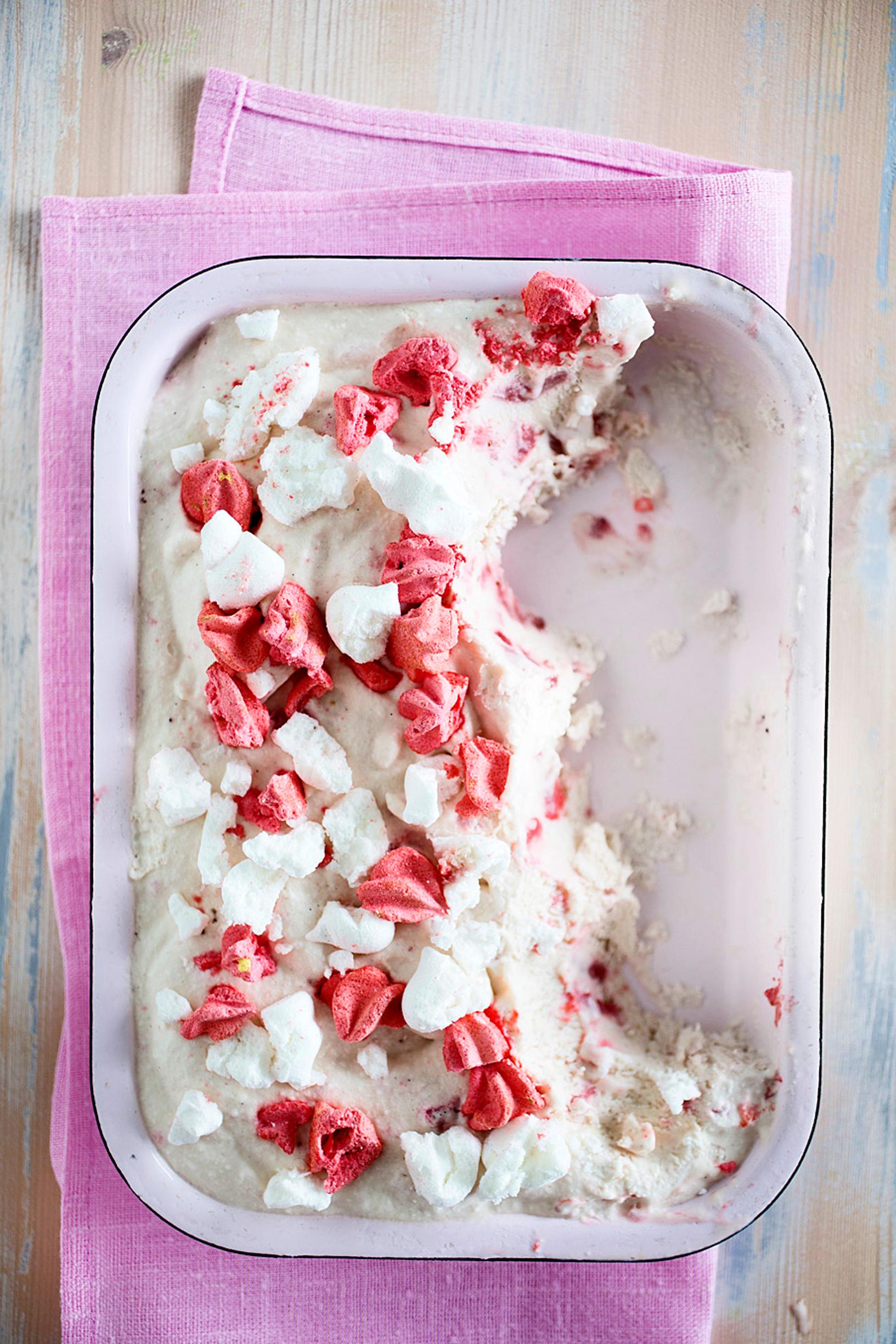 Mansikka-marenkisemifreddo
