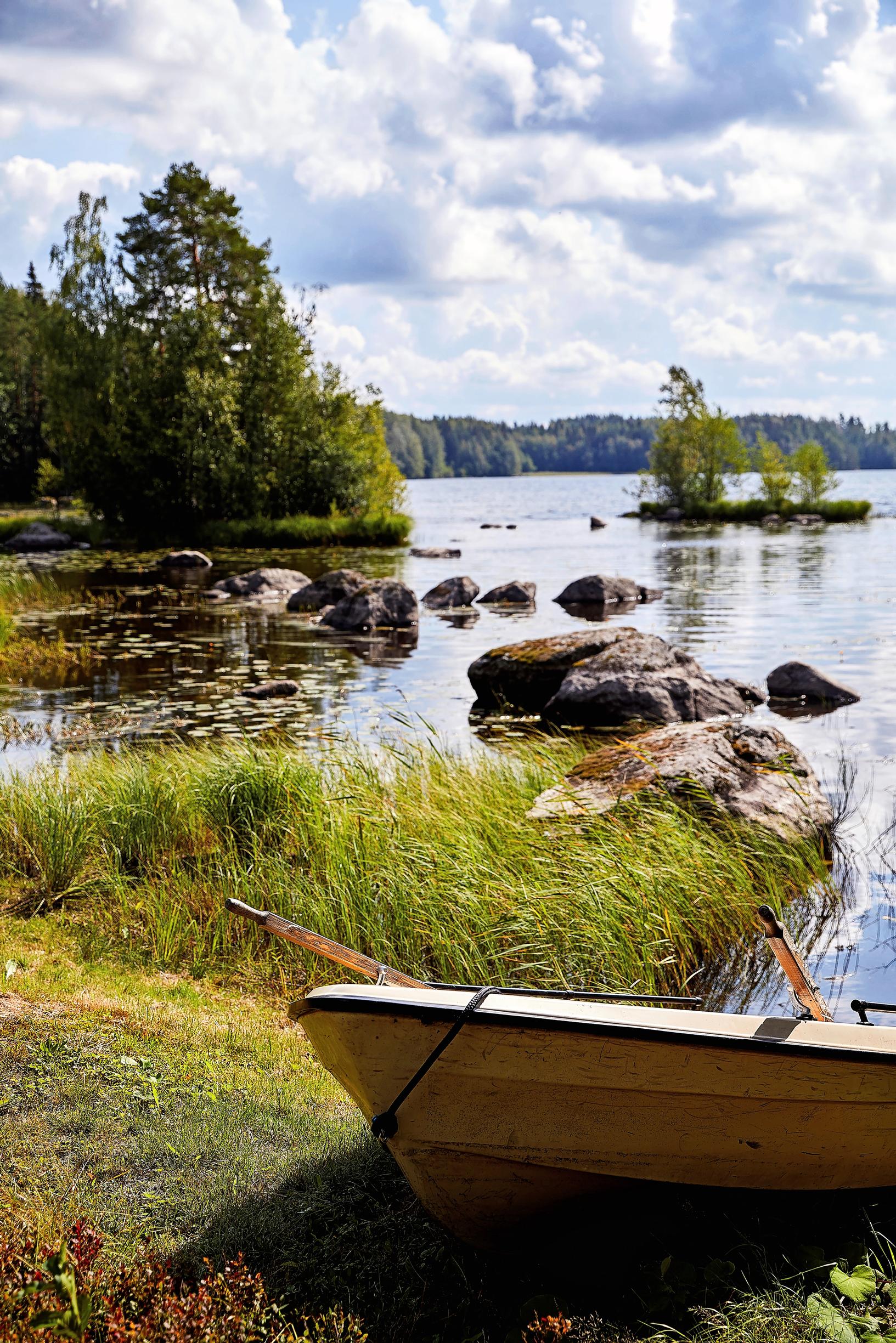 Vene järven rannassa