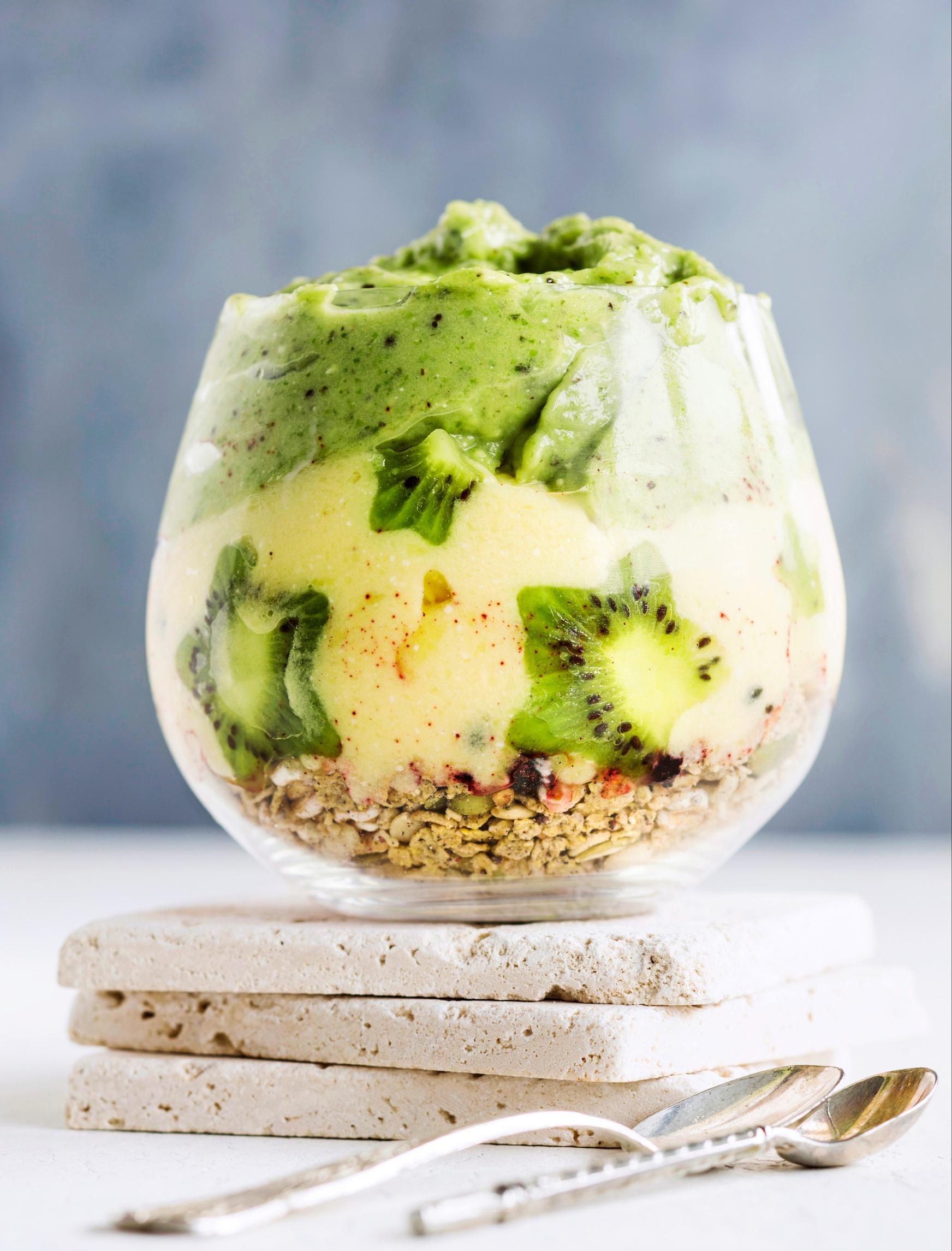Mango-banaani-passionhedelmäsmoothie