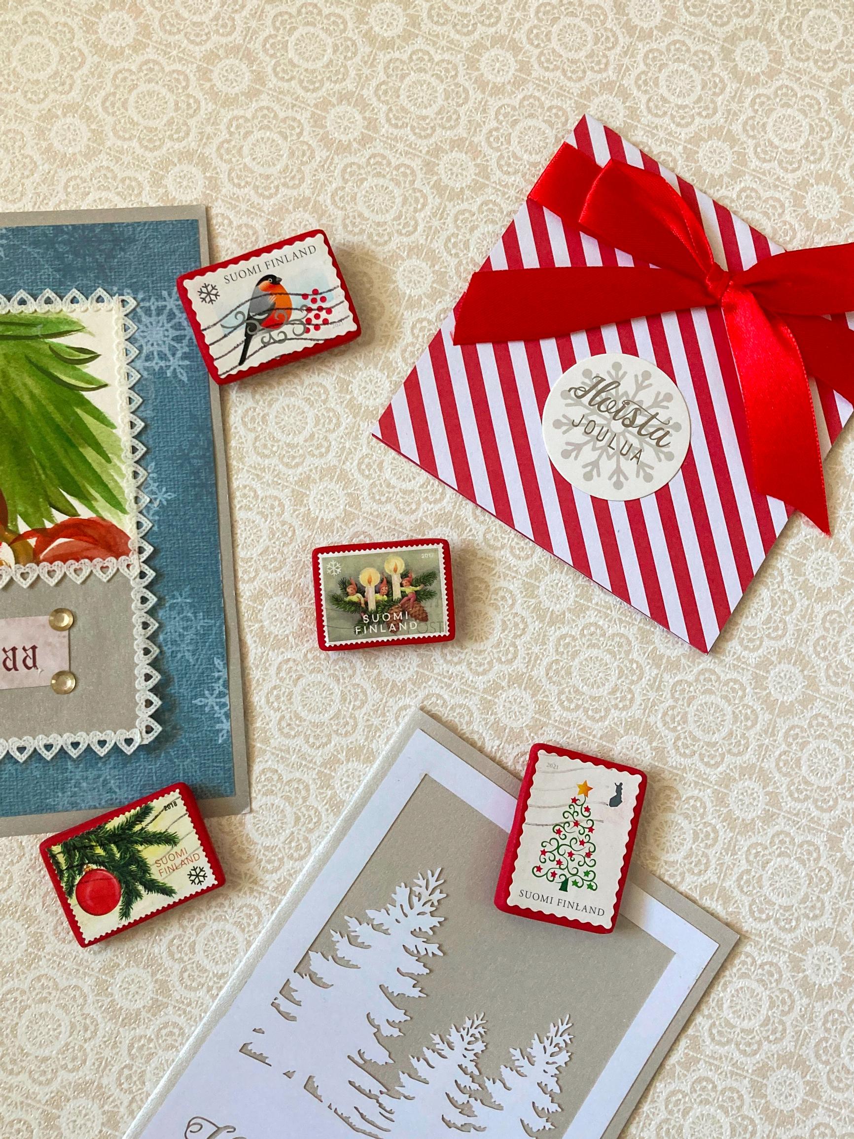 Tee kauneimmista joulupostimerkeistä kivat jääkaappimagneetit – katso helppo ohje!