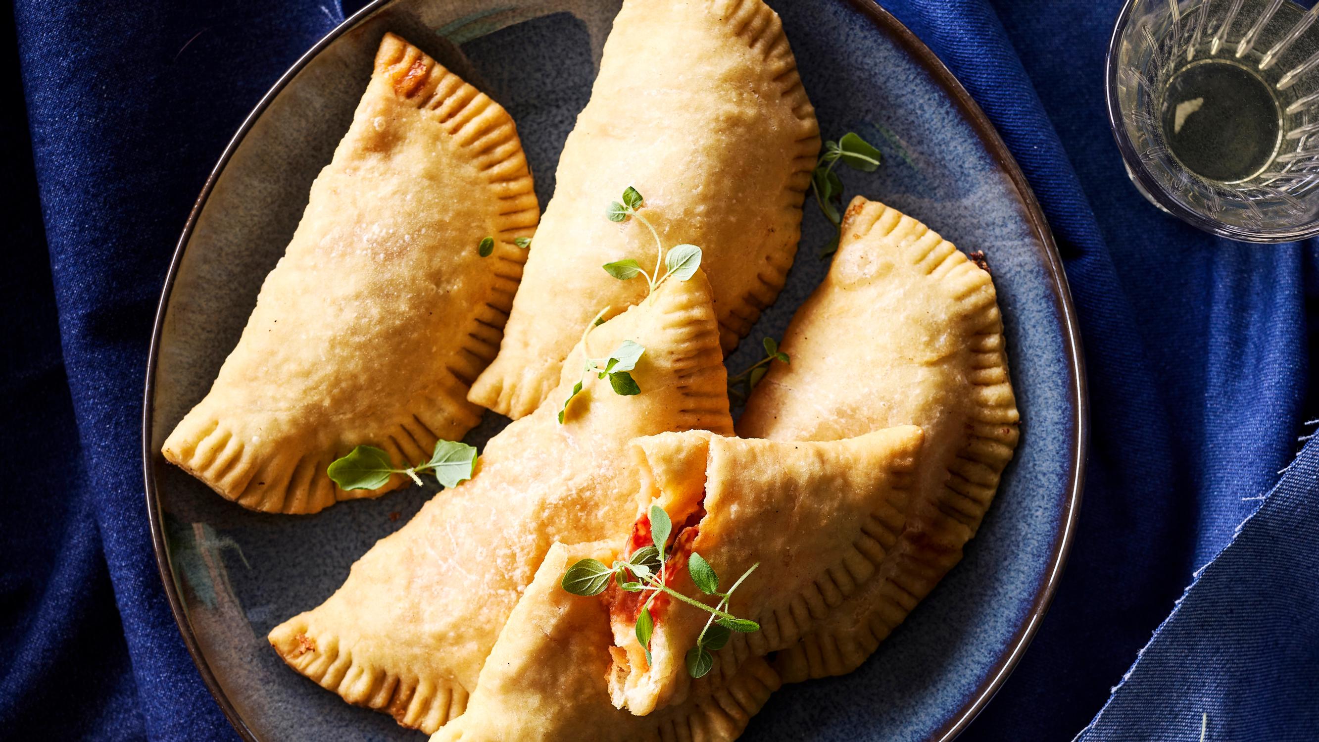 Italialainen panzerotti – kuin minikokoinen calzonepizza mutta ihanan rapea