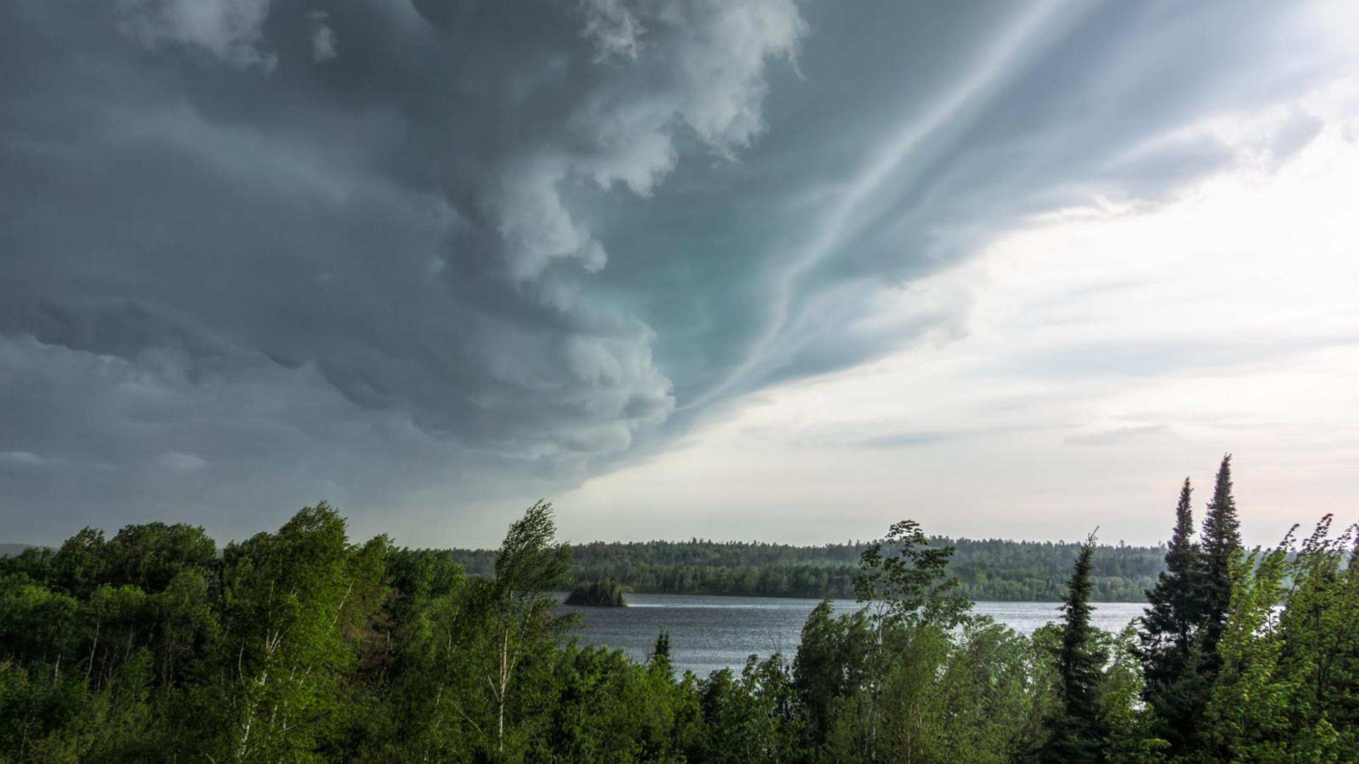 Sään ennustaminen on kivaa kesäpuuhaa – meteorologi Markus Mäntykannas antaa vinkit säähavaintojen tulkitsemiseen