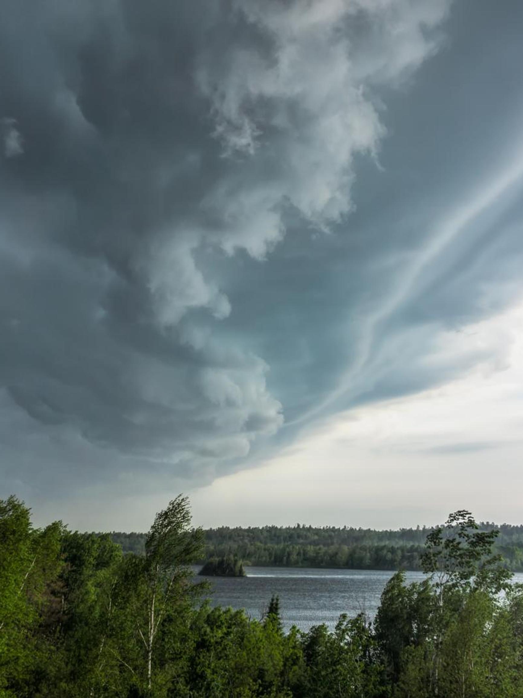Sään ennustaminen on kivaa kesäpuuhaa – meteorologi Markus Mäntykannas antaa vinkit säähavaintojen tulkitsemiseen