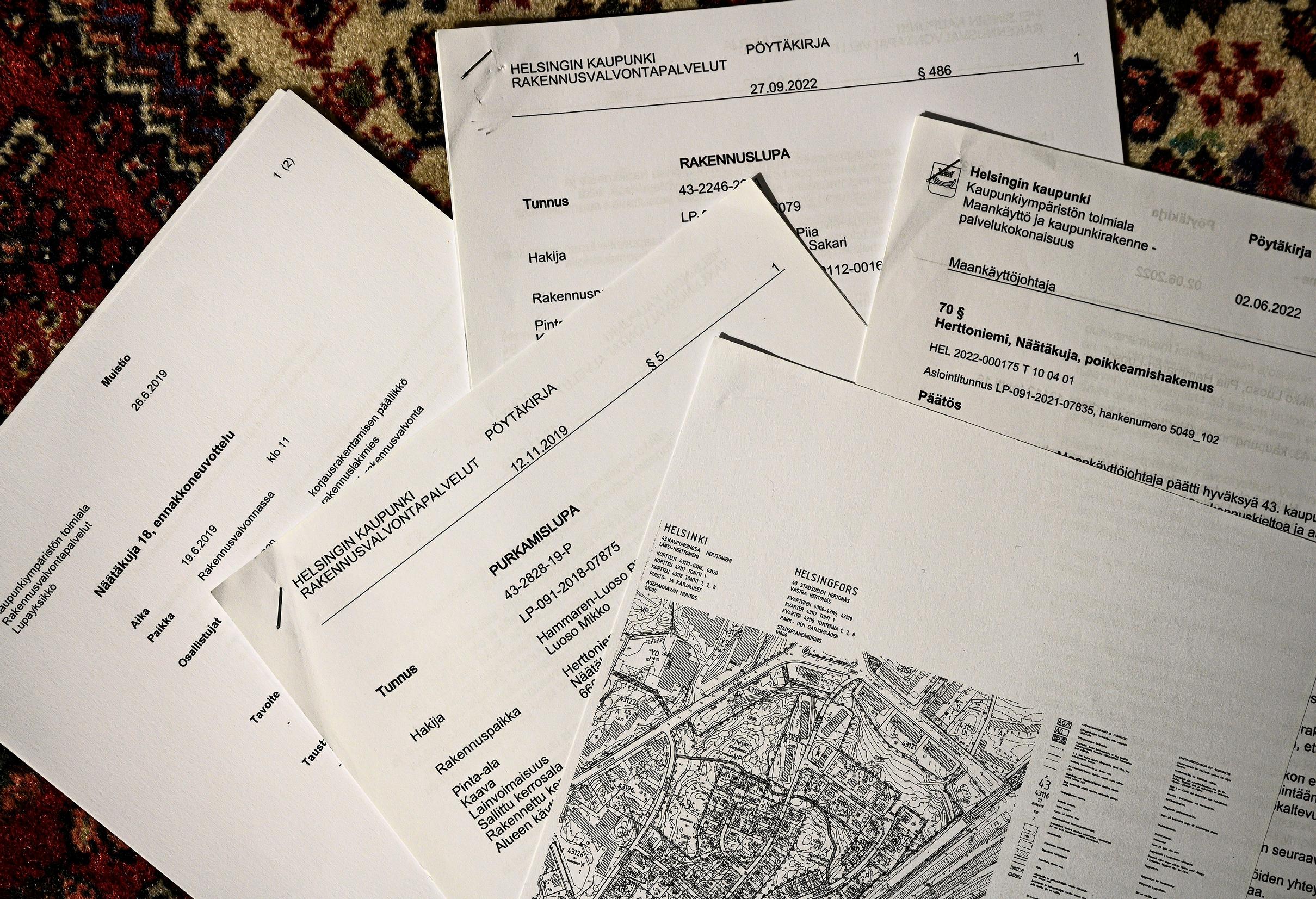 Näätäkujalla-projektin lupapapereita