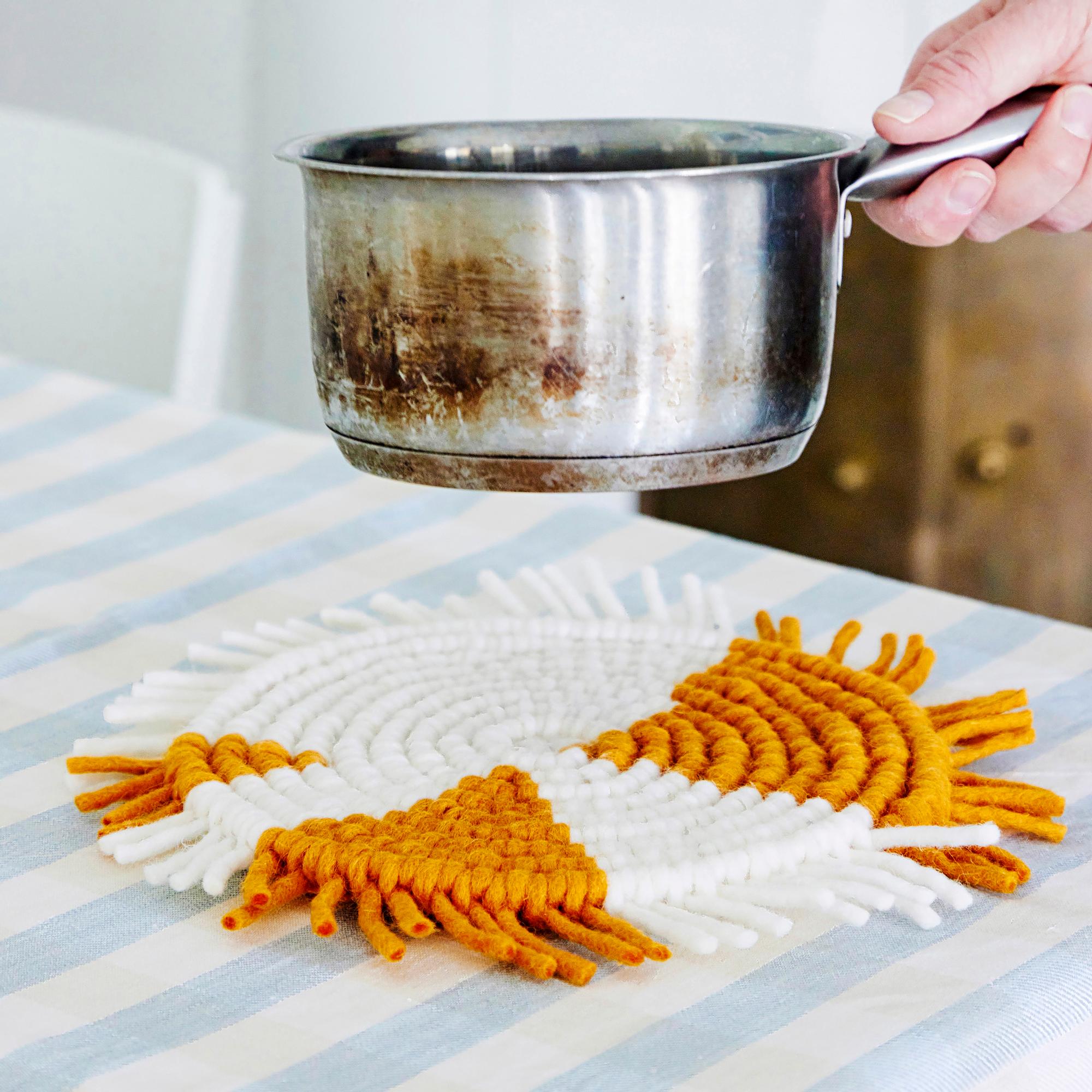 Makramee-pannunalunen – katso ohje ja solmi kattauksen apulainen kahdella värillä