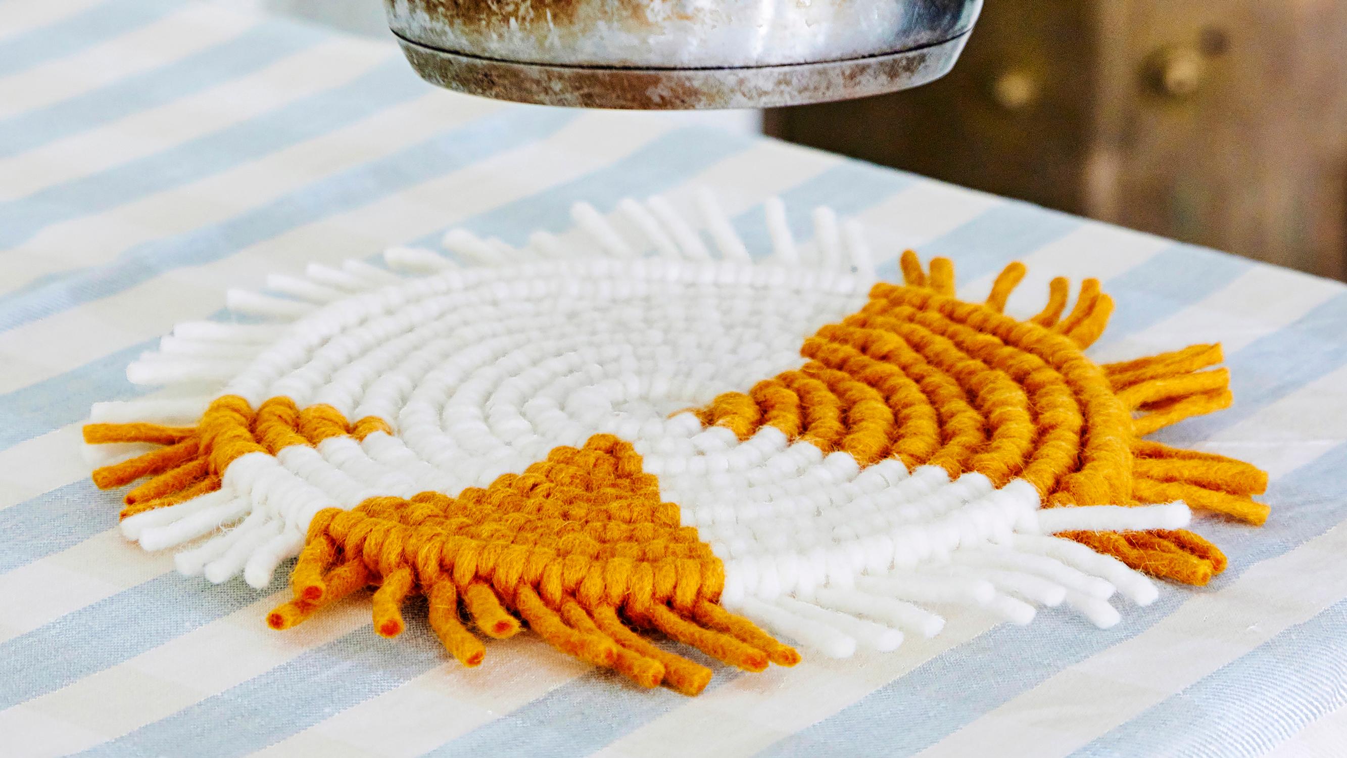 Makramee-pannunalunen – katso ohje ja solmi kattauksen apulainen kahdella värillä