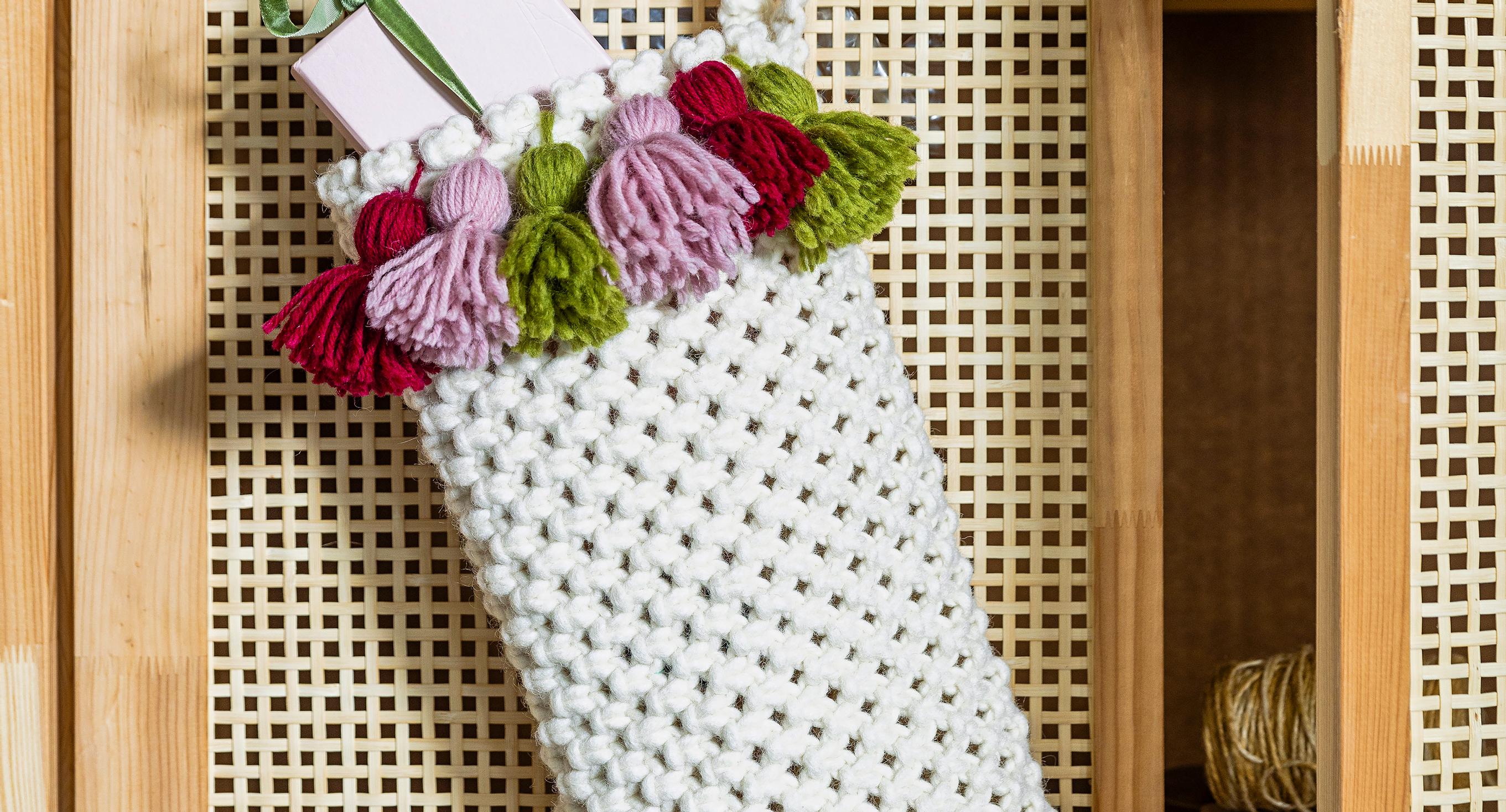 Makramee-joulusukka on monivuotinen ilo – näyttävä koriste valmistuu parilla perussolmulla