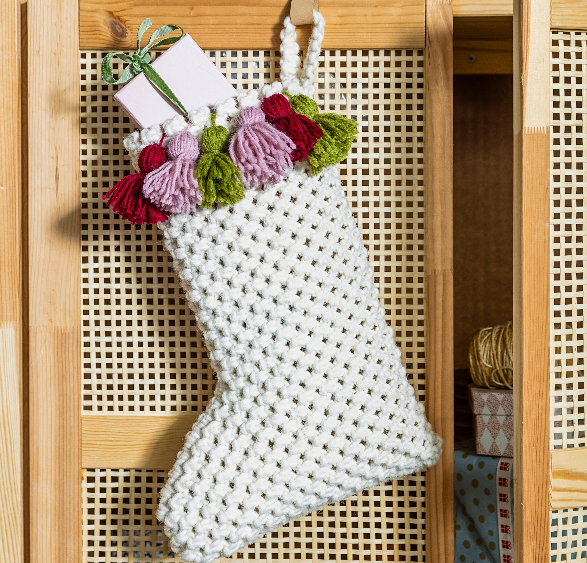 Makramee-joulusukka on monivuotinen ilo – näyttävä koriste valmistuu parilla perussolmulla