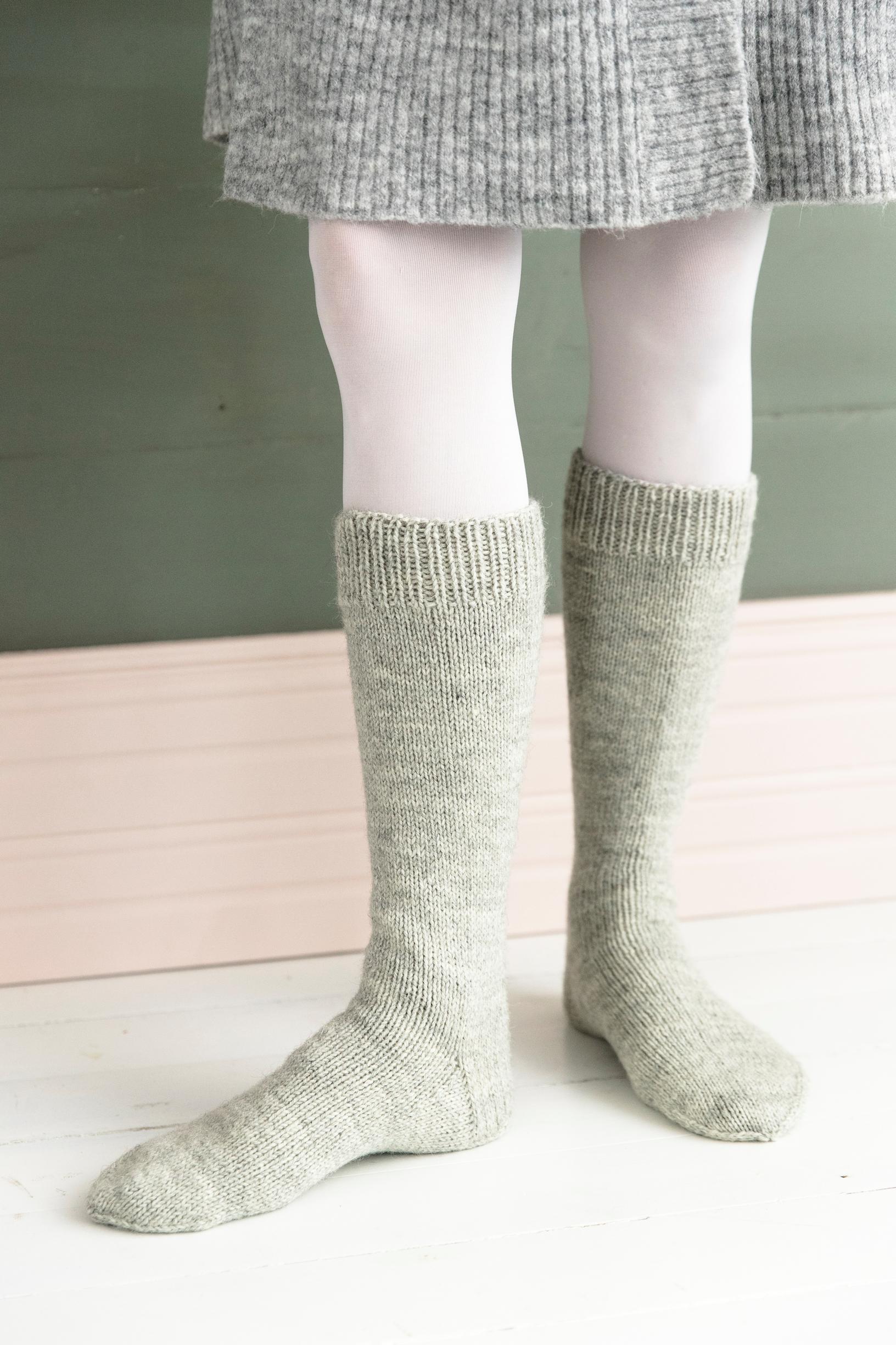 Pitkät villasukat jalassa