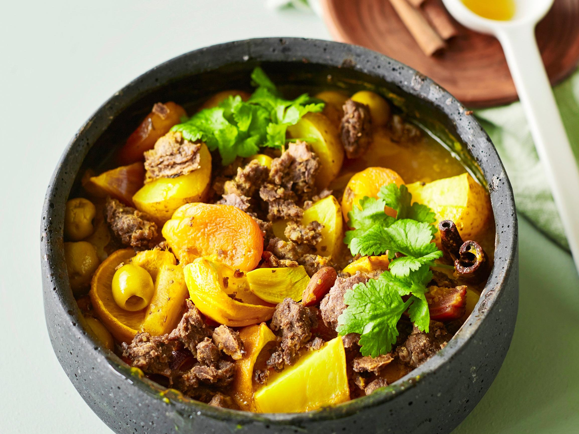 Härkis-pata – pohjoisafrikkalaisittain maustettu vegeruoka hautuu ihanaksi uunin lämmössä